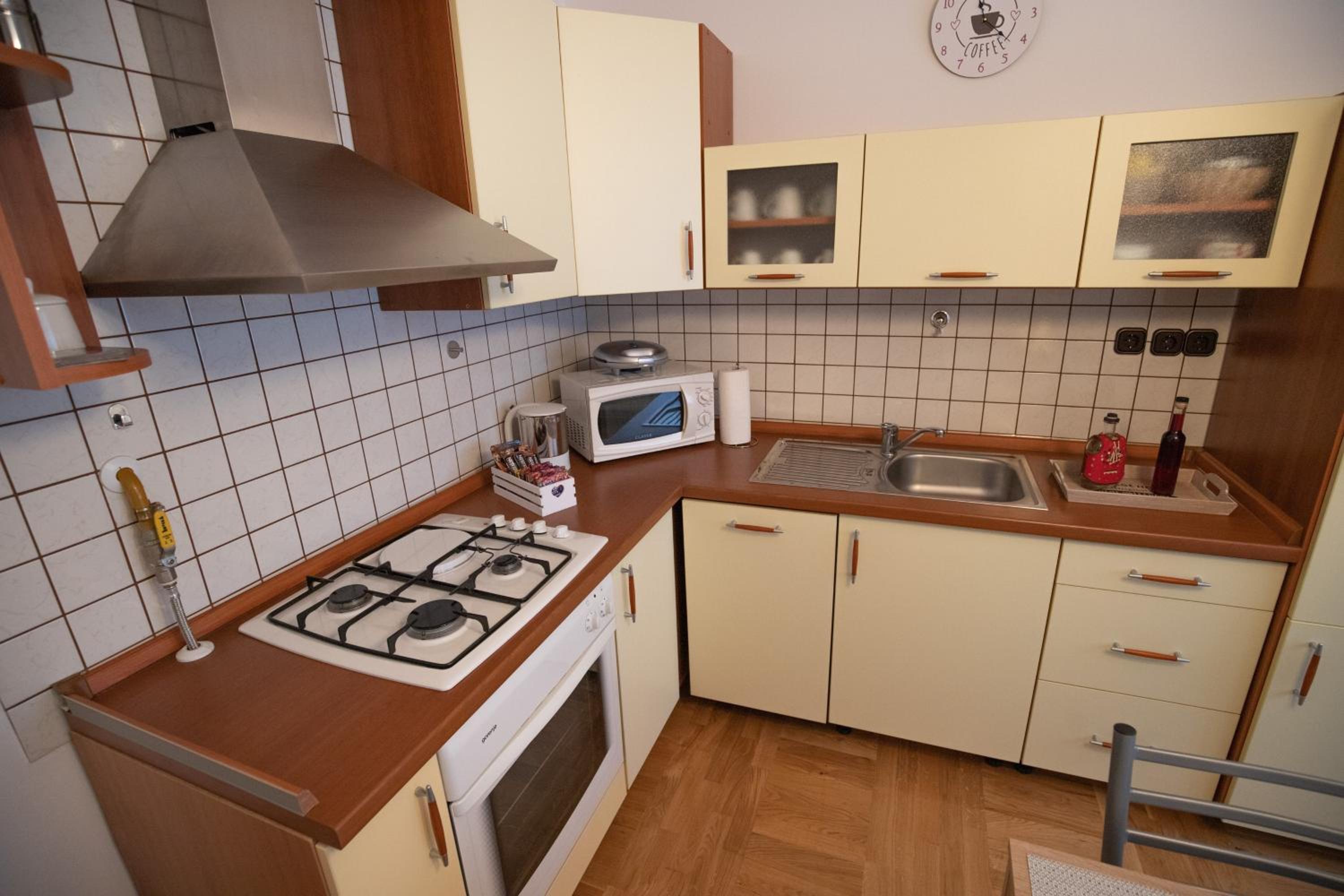 Three-Bedroom Apartment - Photo 7