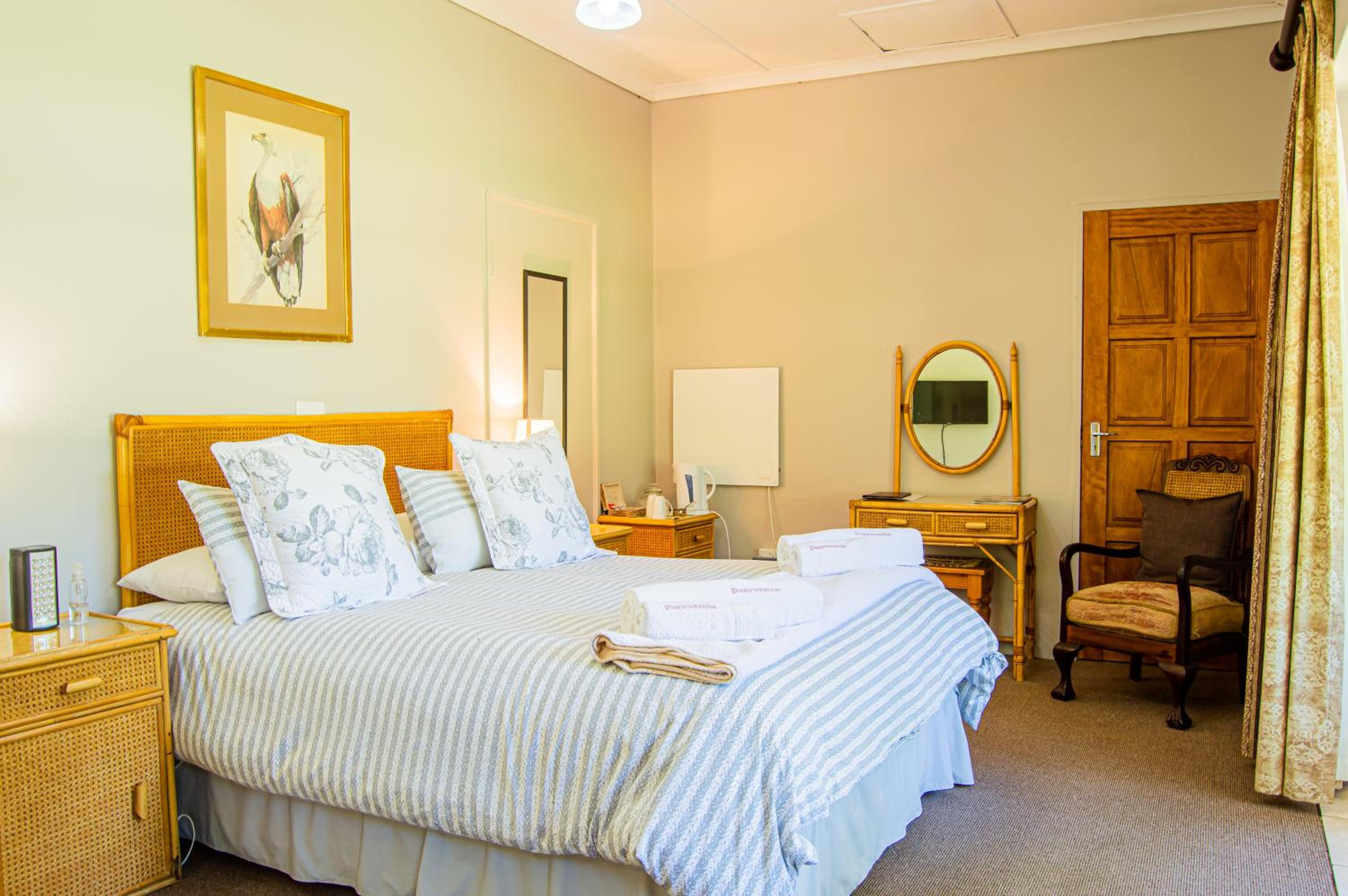 Queen Room with Garden View - Photo 2