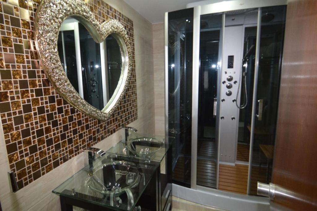 Honeymoon Suite - Photo 2