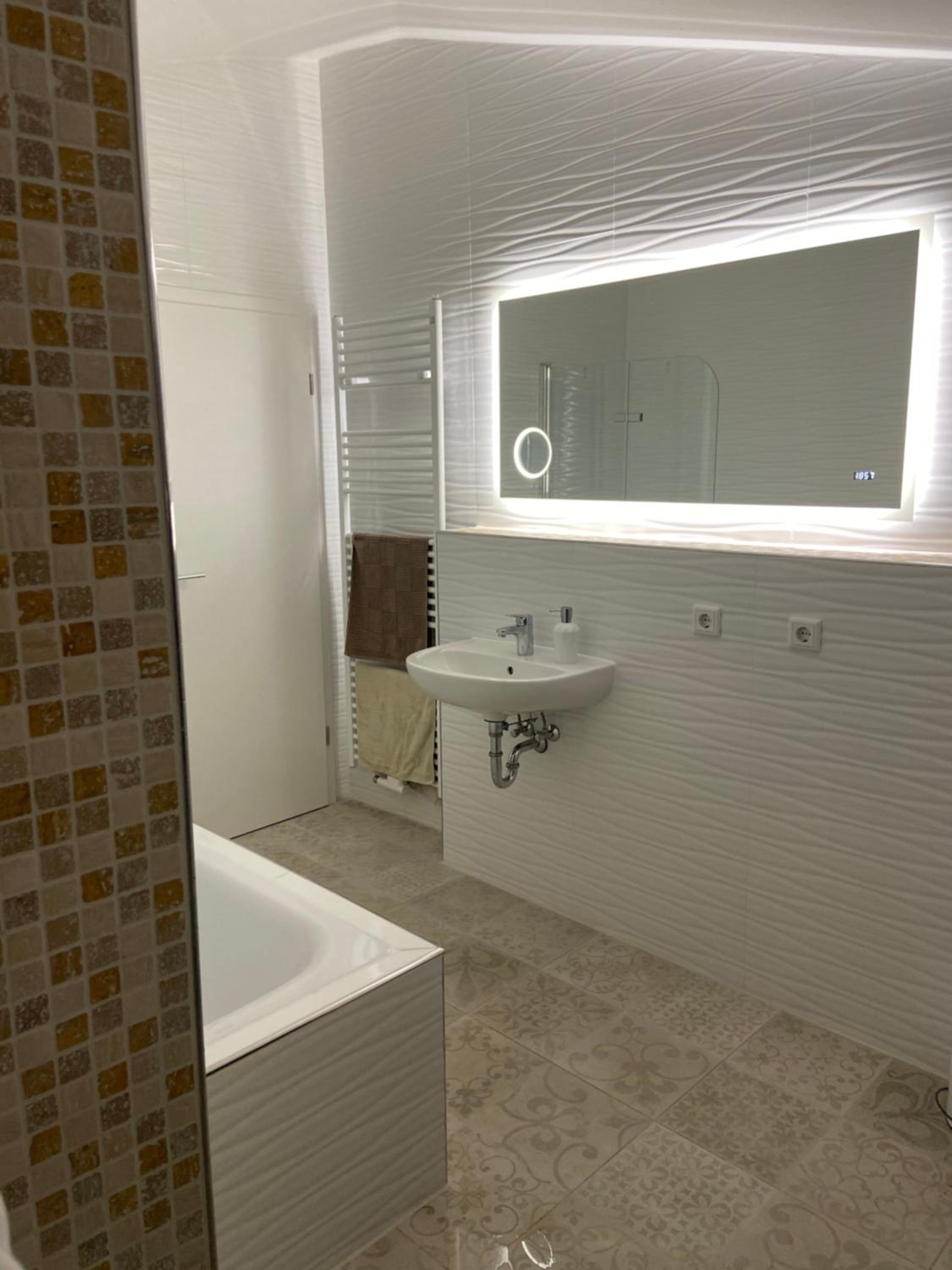 Deluxe Double Room/Twin Room - Photo 9