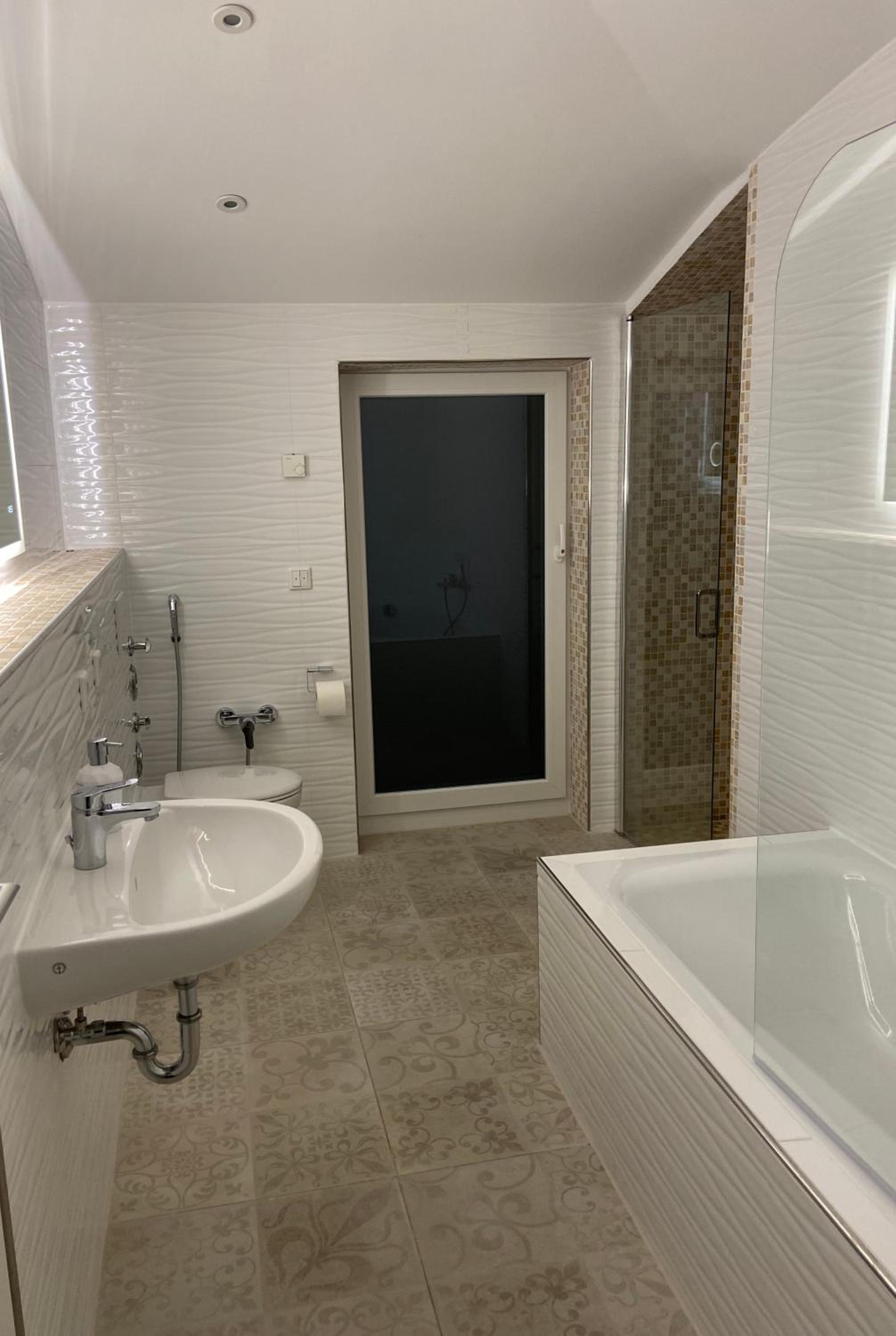 Deluxe Double Room/Twin Room - Photo 15