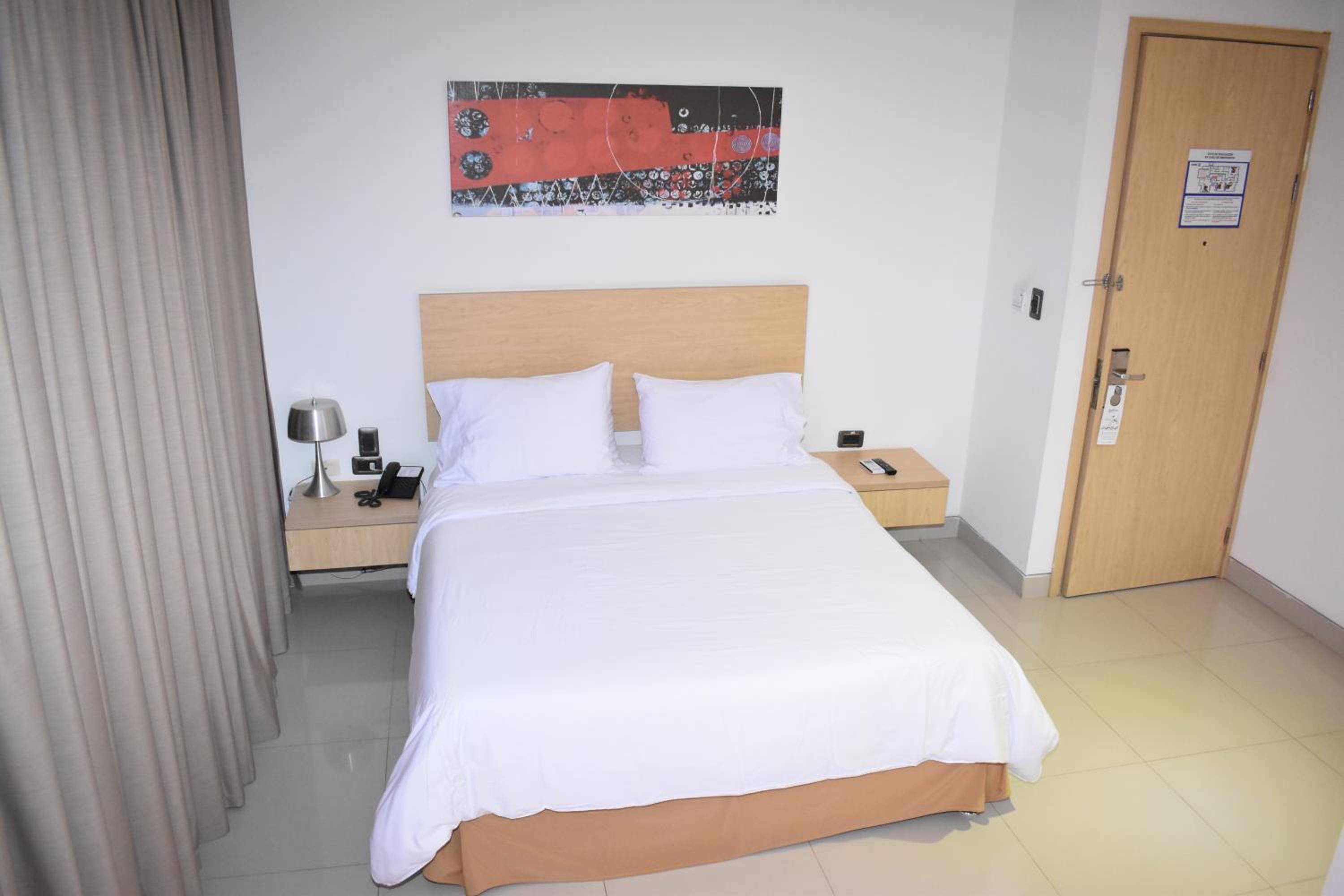 Queen Room with City View - Non-Smoking photo 3