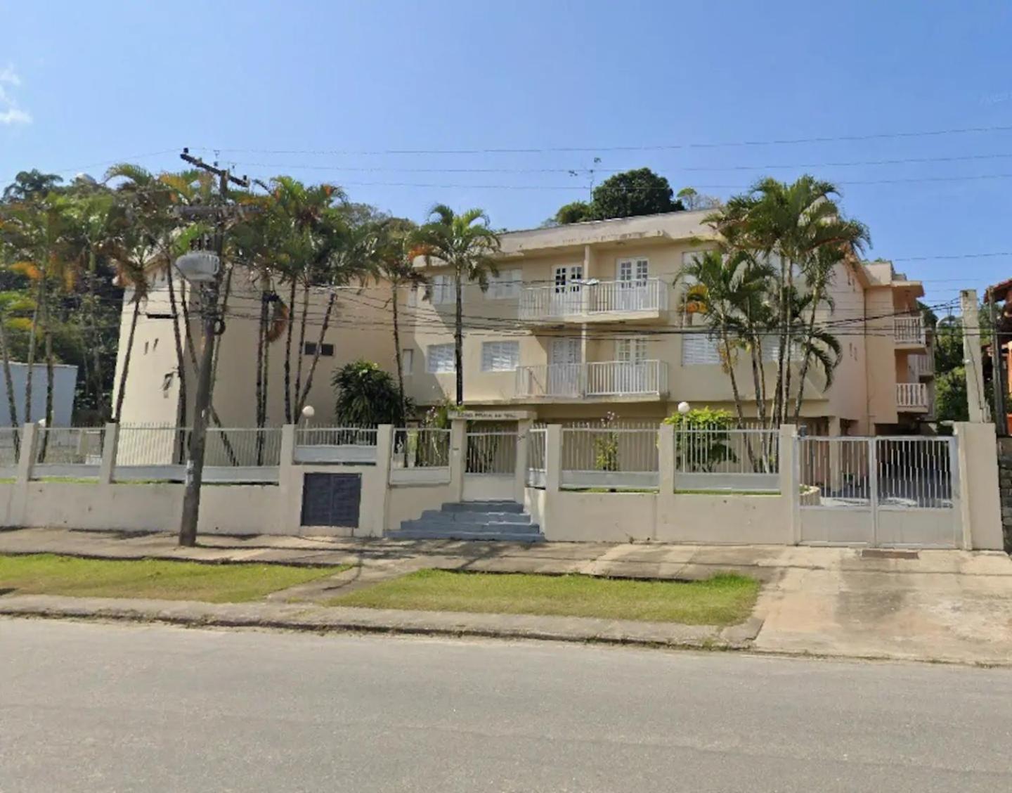 Apartment with Balcony - Photo 9