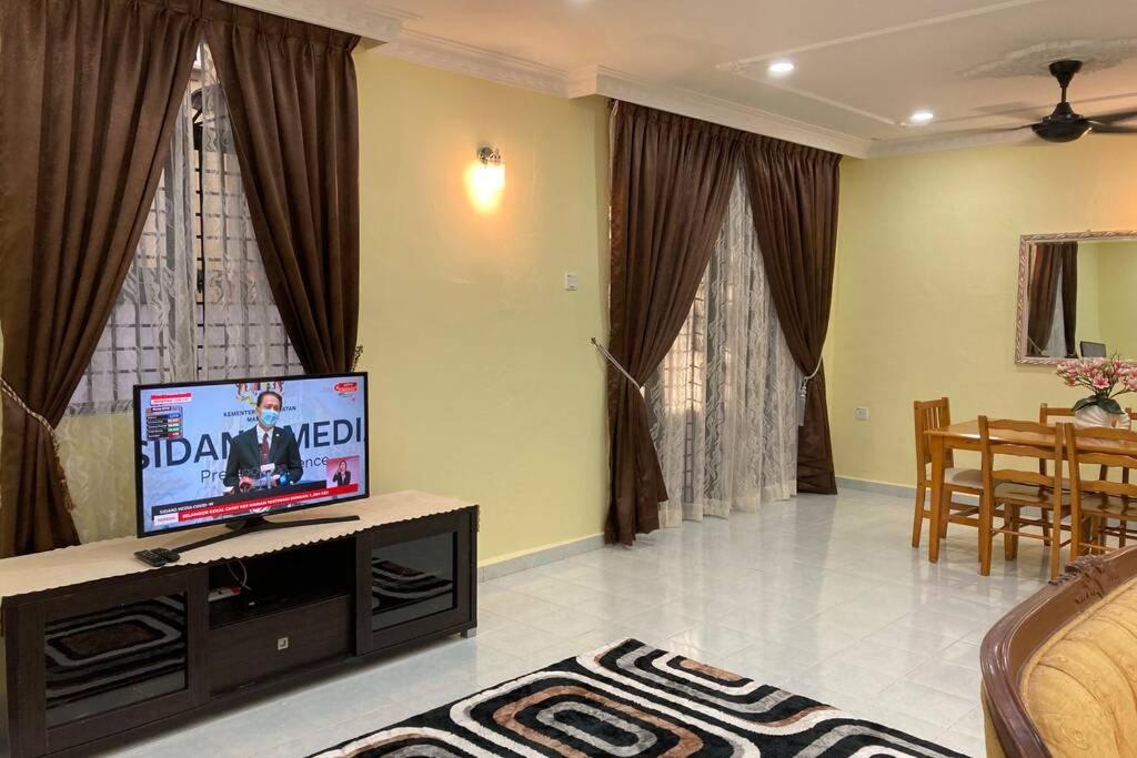 Four-Bedroom House photo 1
