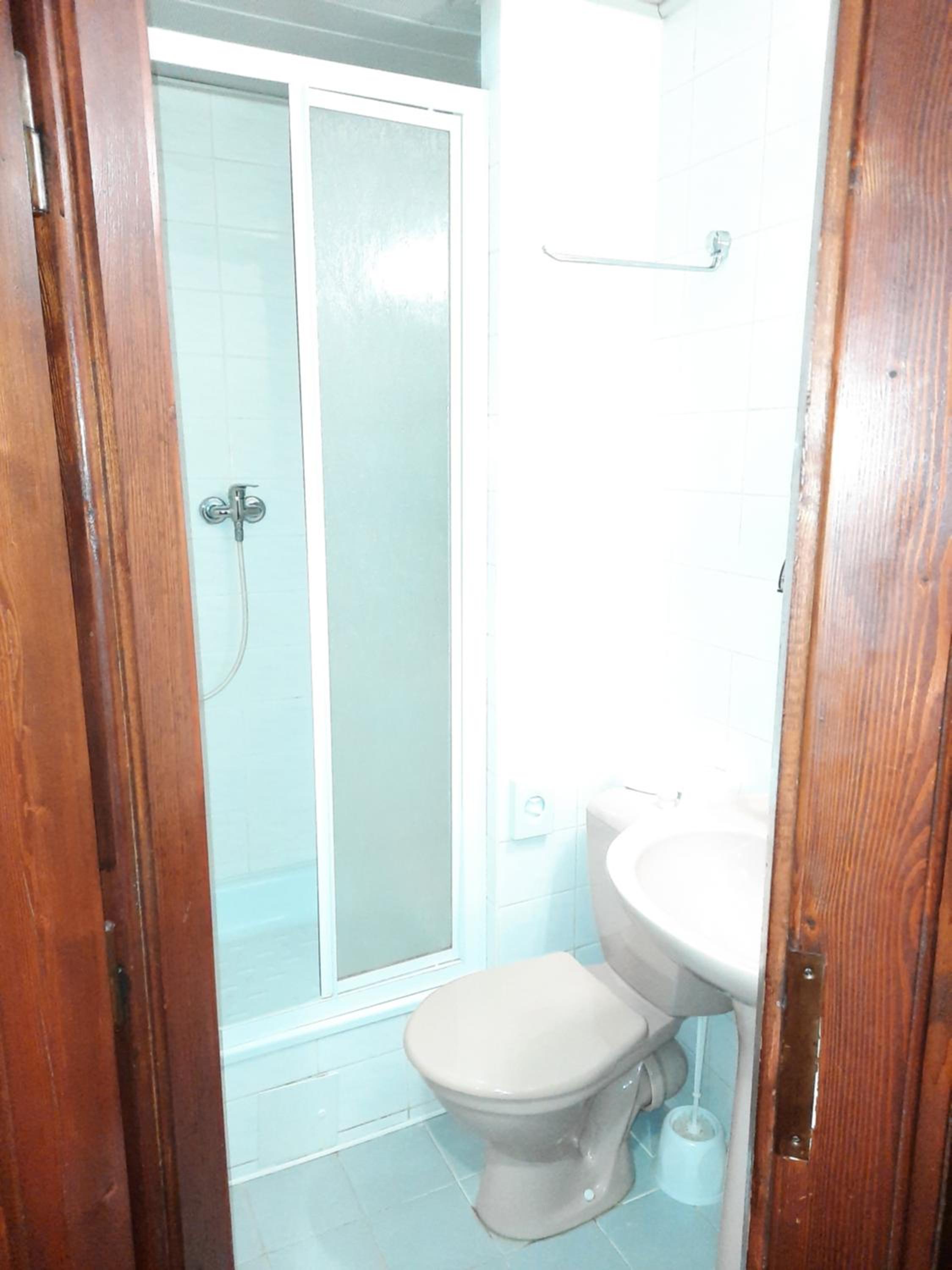 Small Twin Room - Photo 9