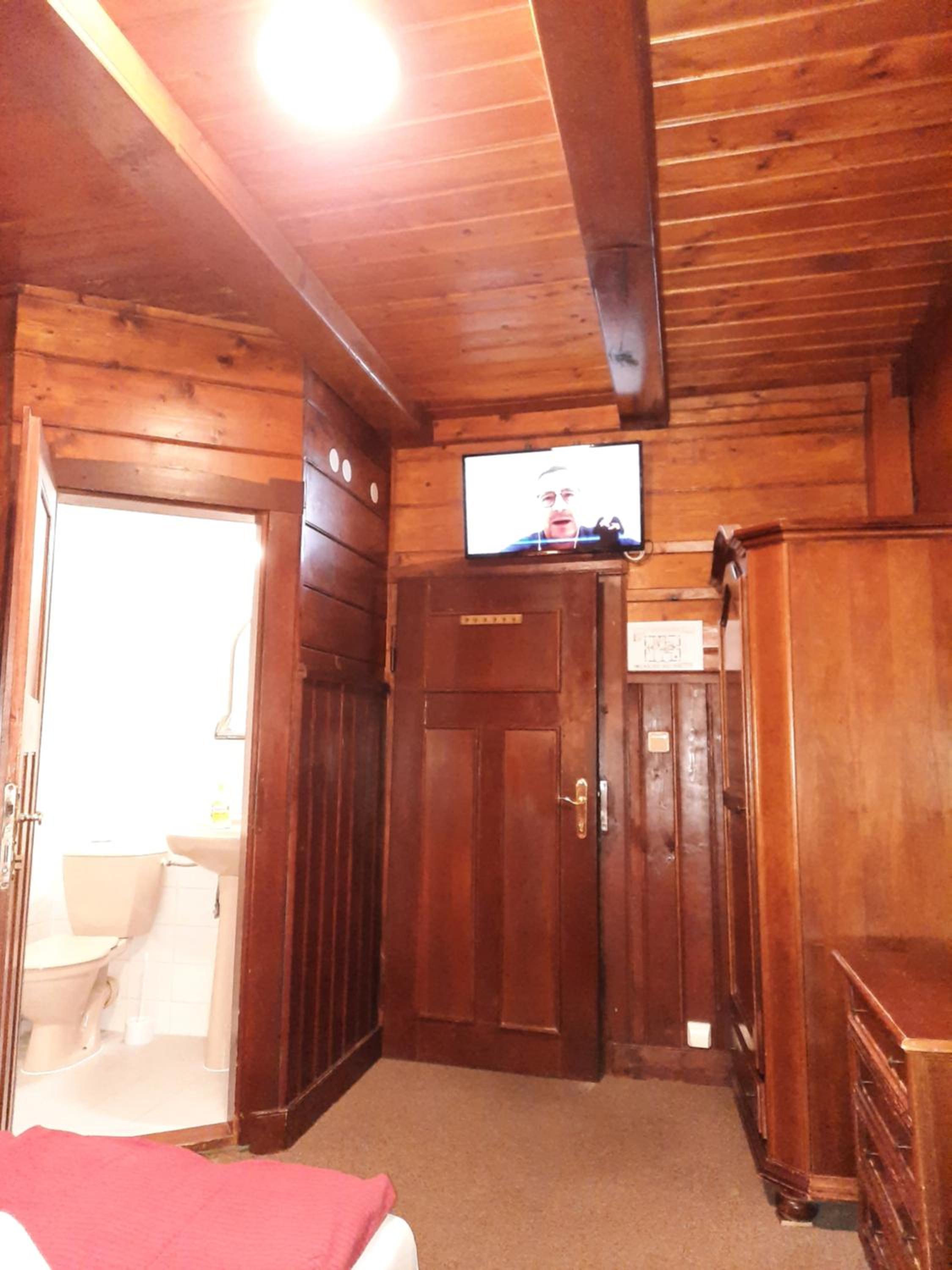 Double Room - Photo 6