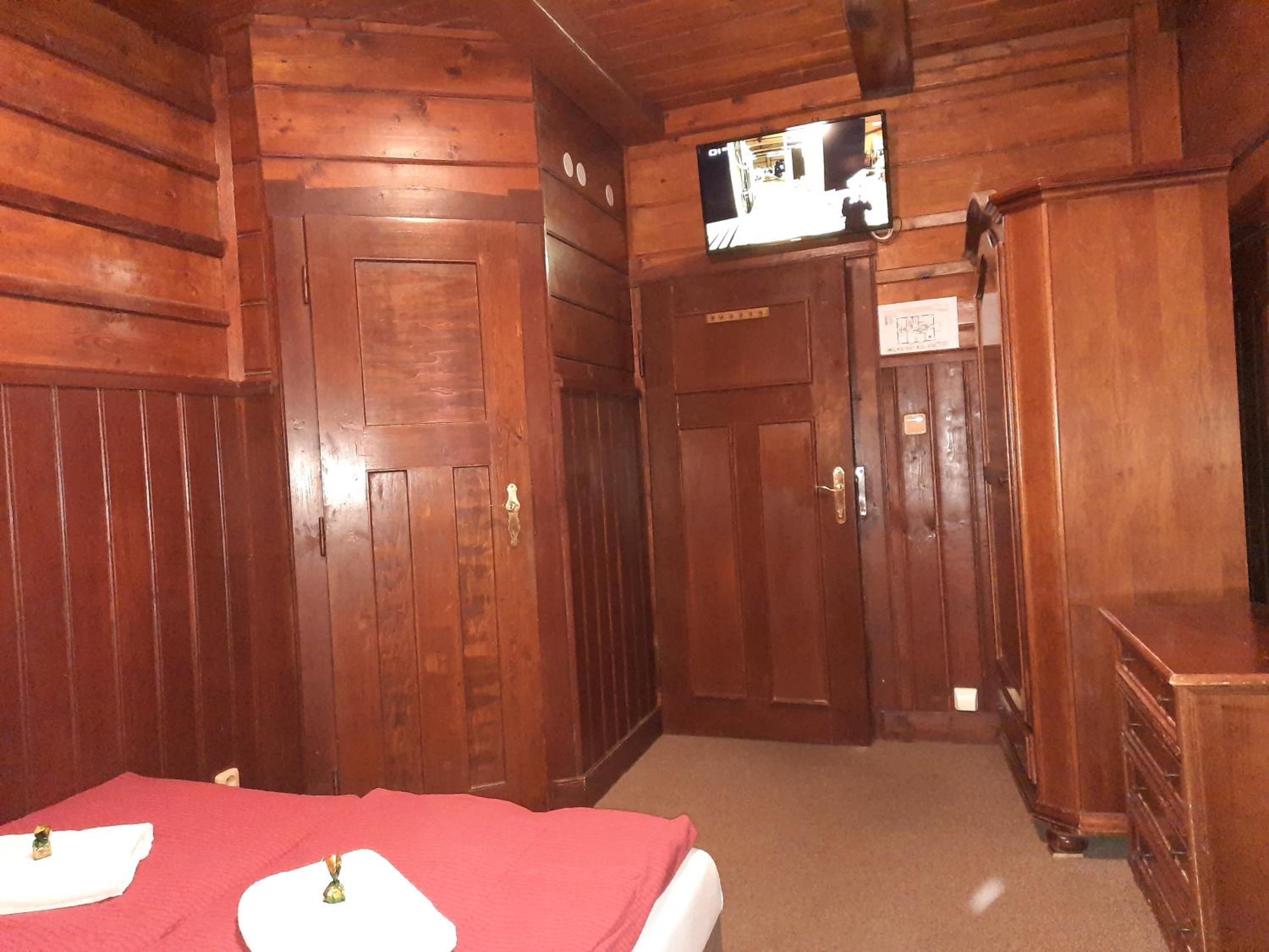 Double Room - Photo 5