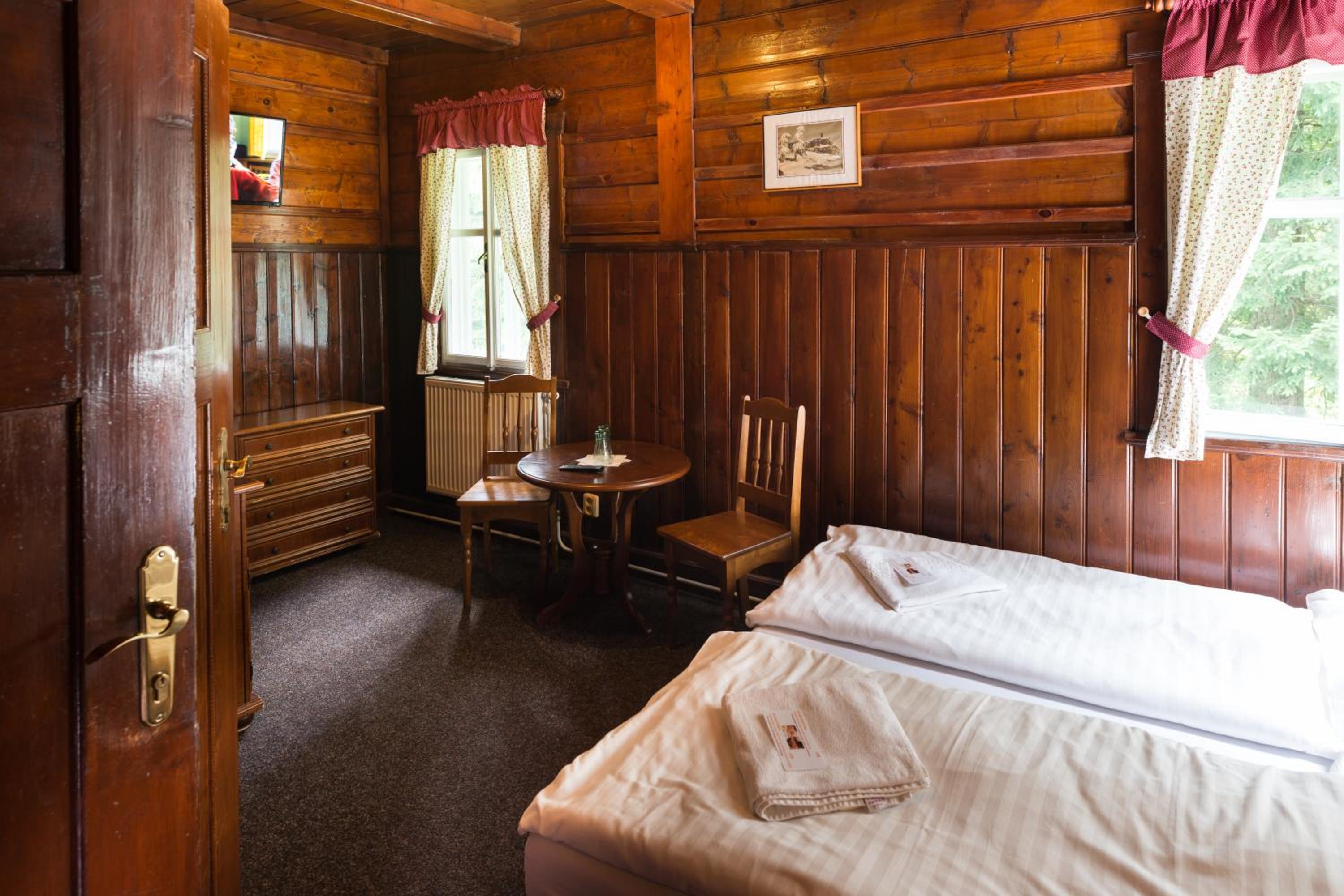 Triple Room with Bathroom - Photo 8