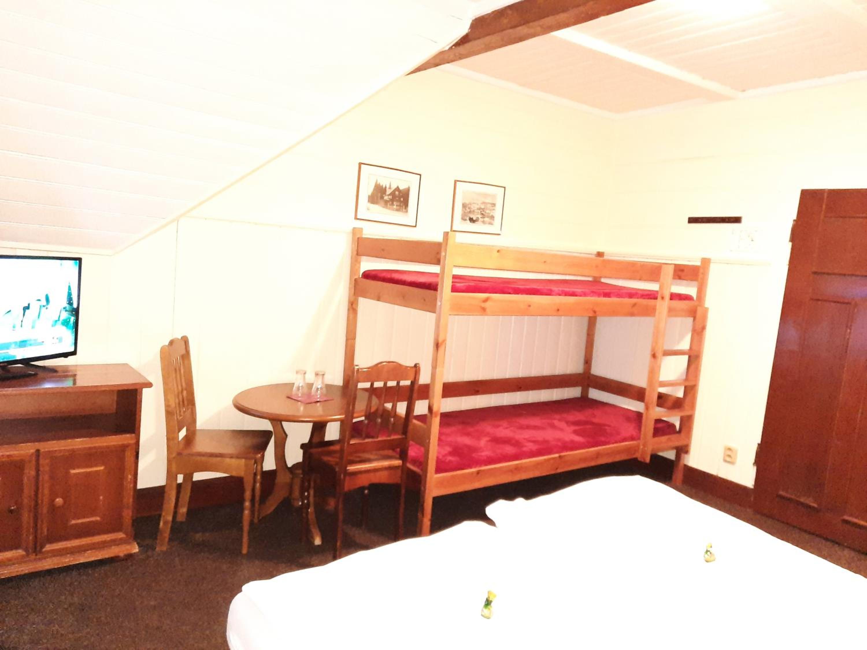 Quadruple Room with Private External Bathroom - Photo 12