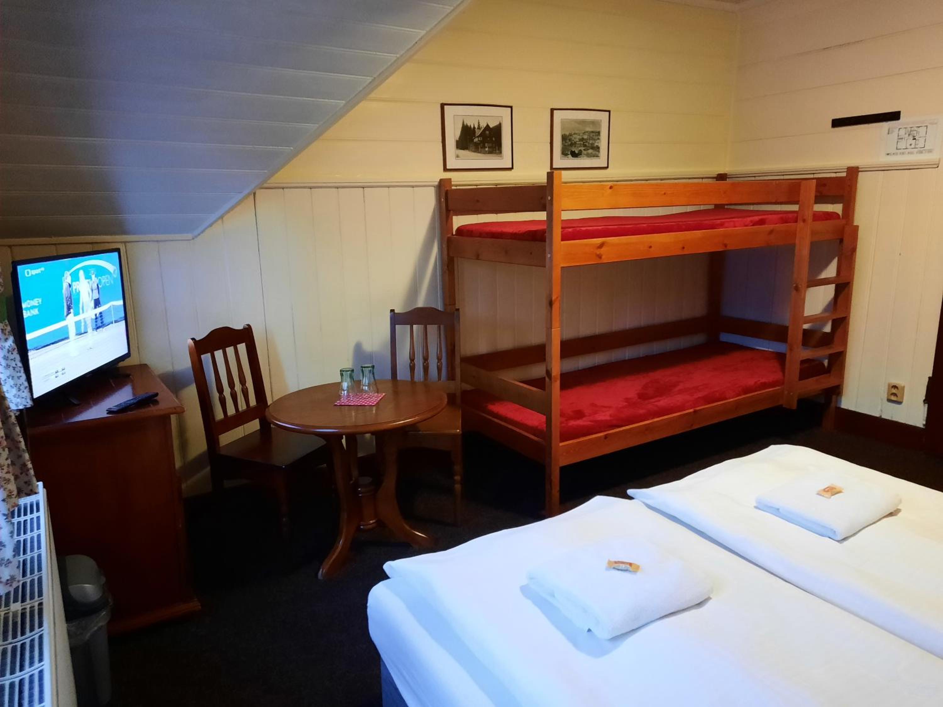 Quadruple Room with Private External Bathroom - Photo 2