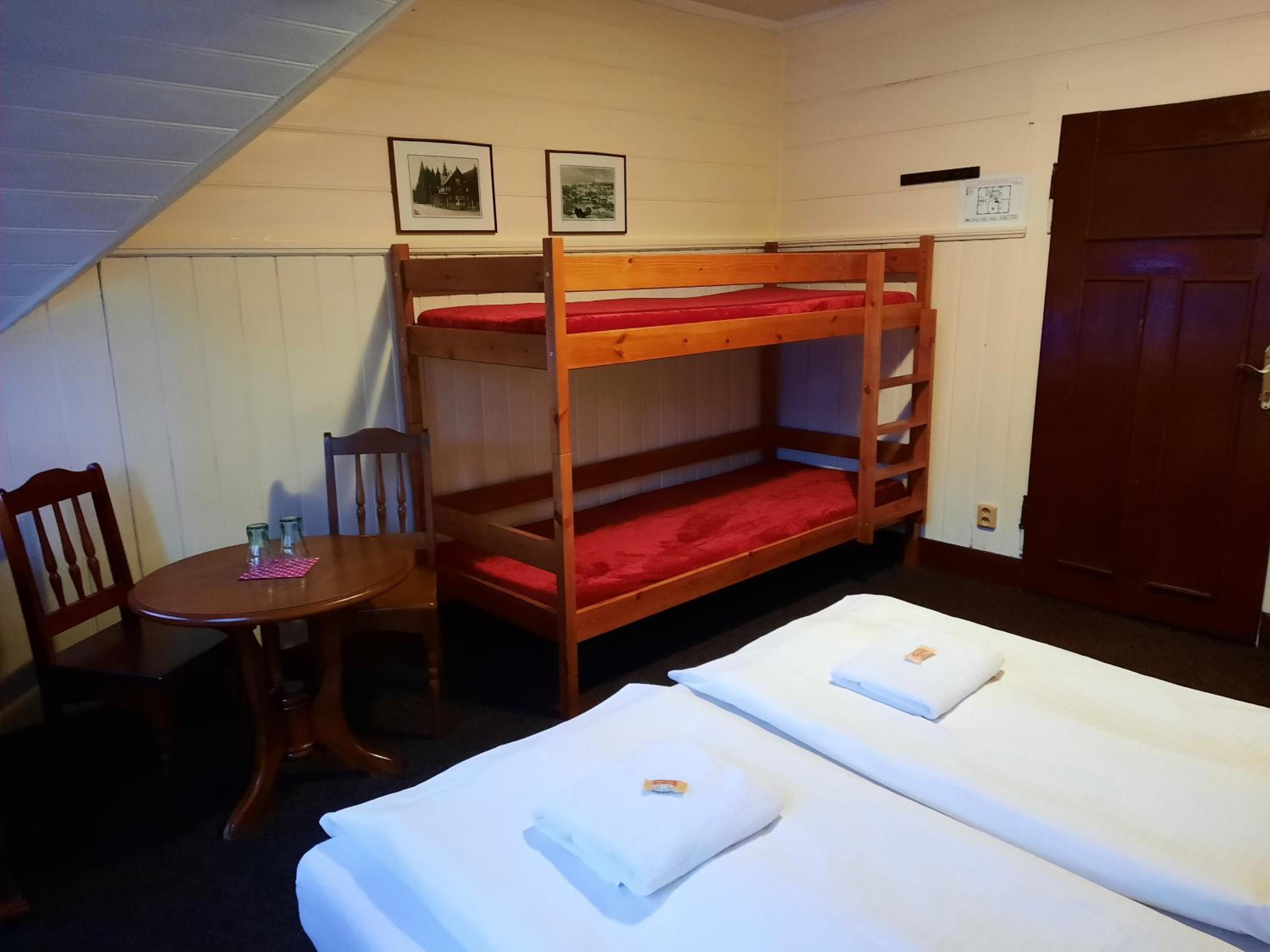 Quadruple Room with Private External Bathroom - Photo 9