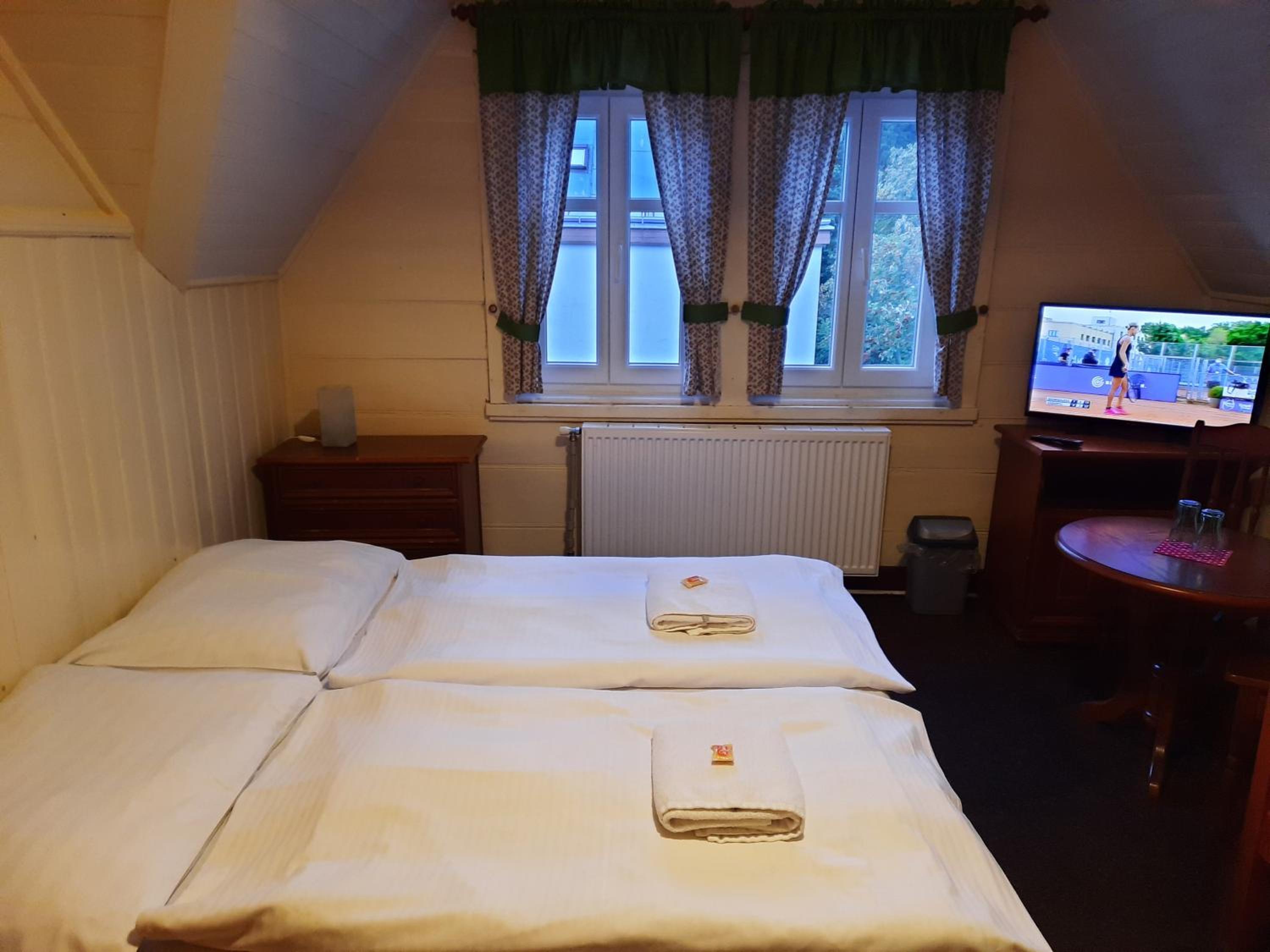 Quadruple Room with Private External Bathroom - Photo 8