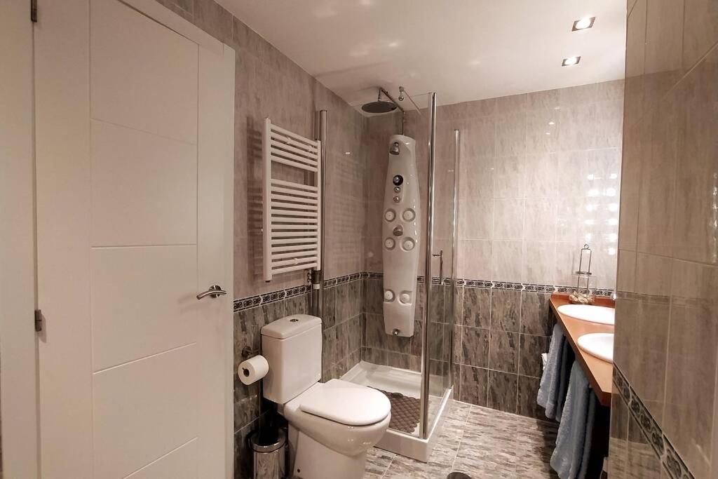 Three-Bedroom House photo 2