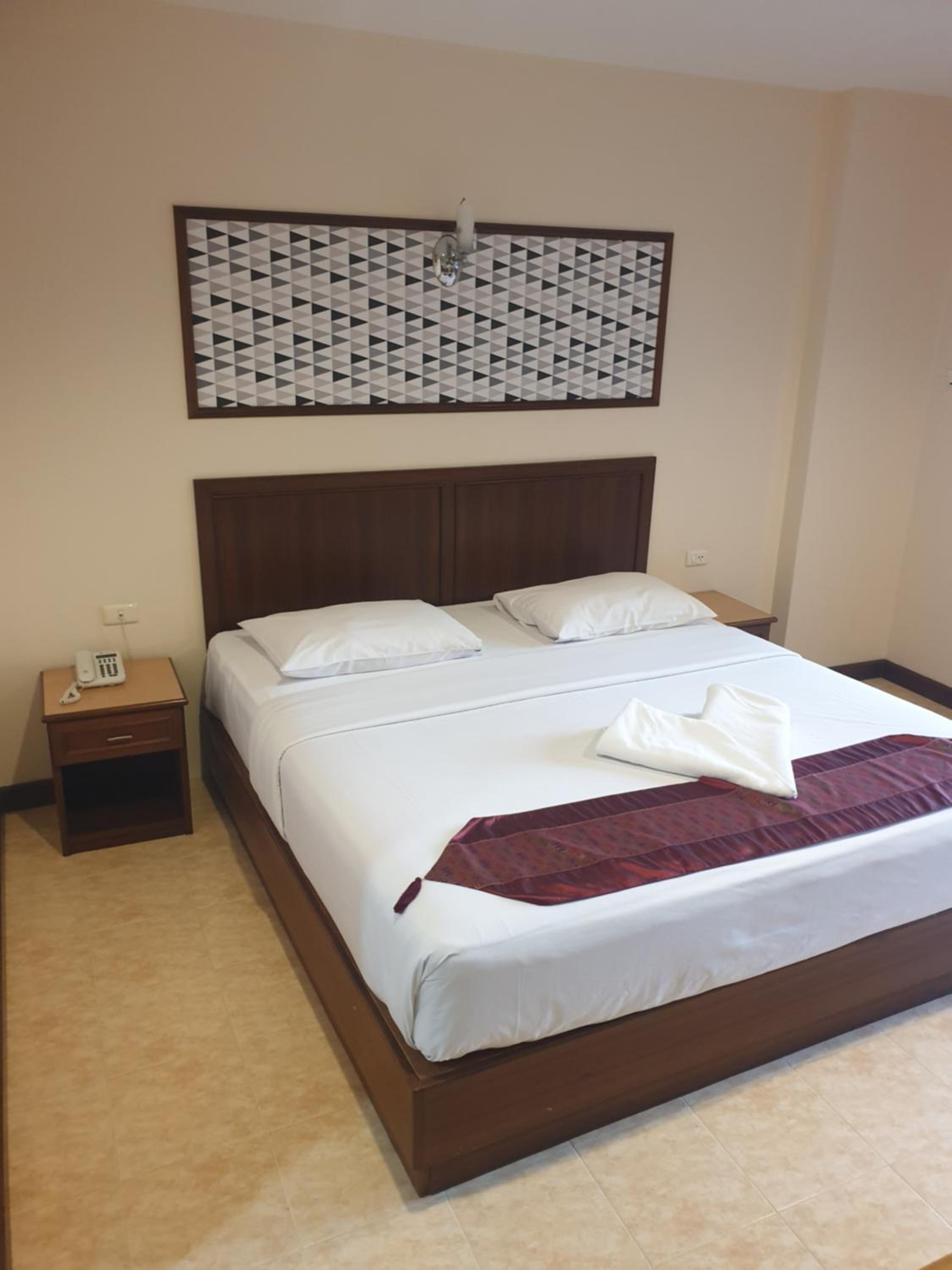 King Room with Pool View - Non-Smoking - Photo 11