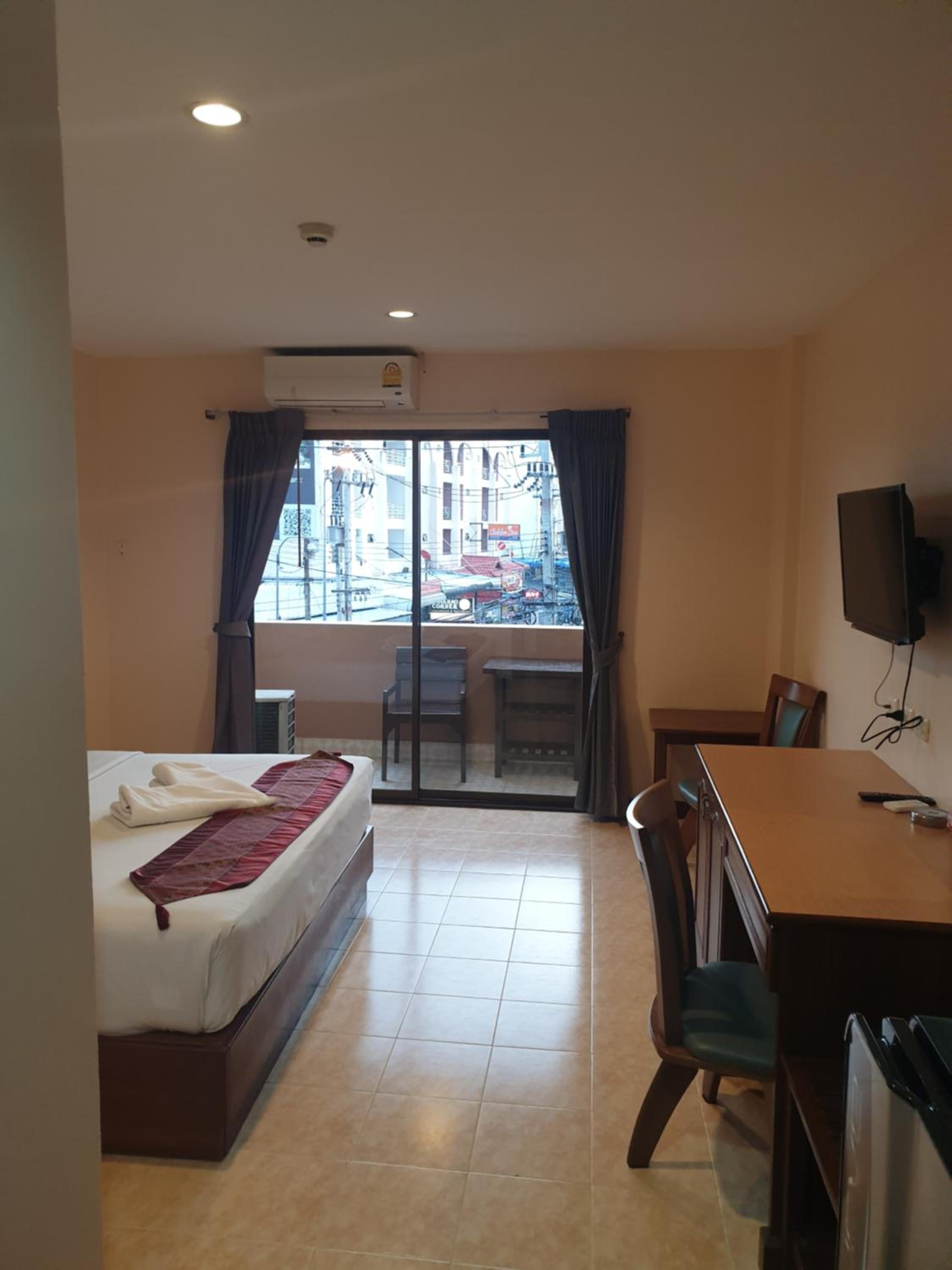 King Room with Pool View - Non-Smoking - Photo 9