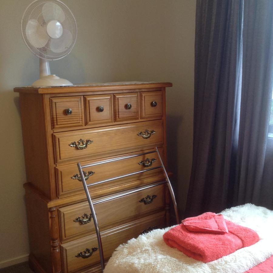 Standard Twin Room with Shared Bathroom photo 1