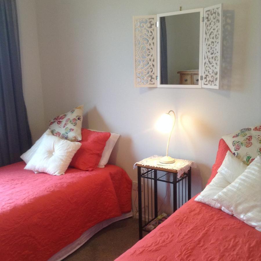 Standard Twin Room with Shared Bathroom photo 2