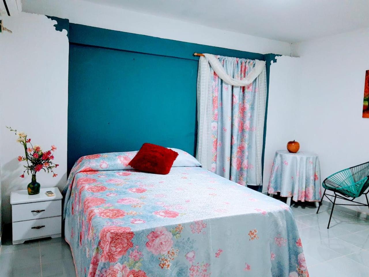 Economy Triple Room photo 2