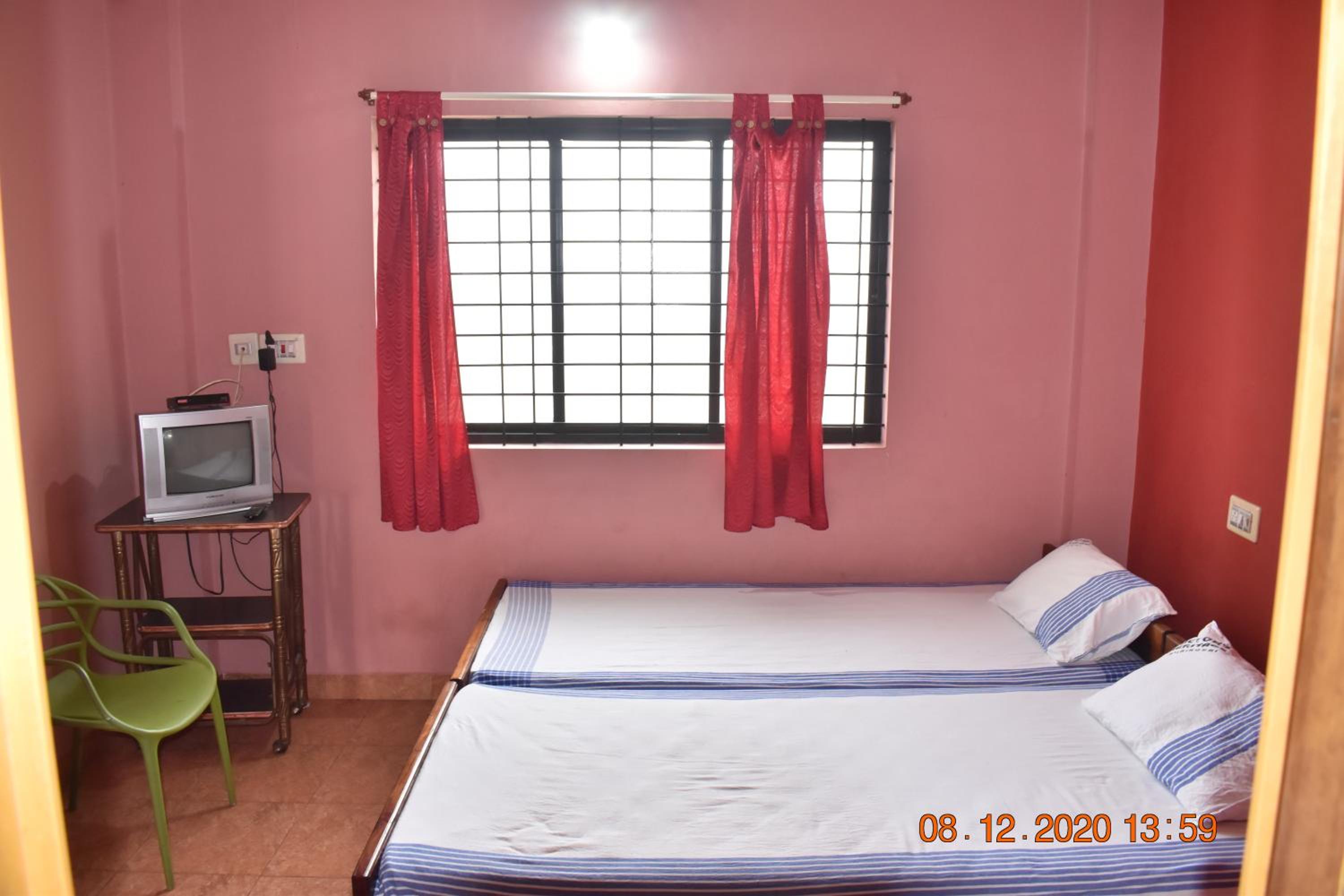 Standard Double Room with Fan - Photo 1