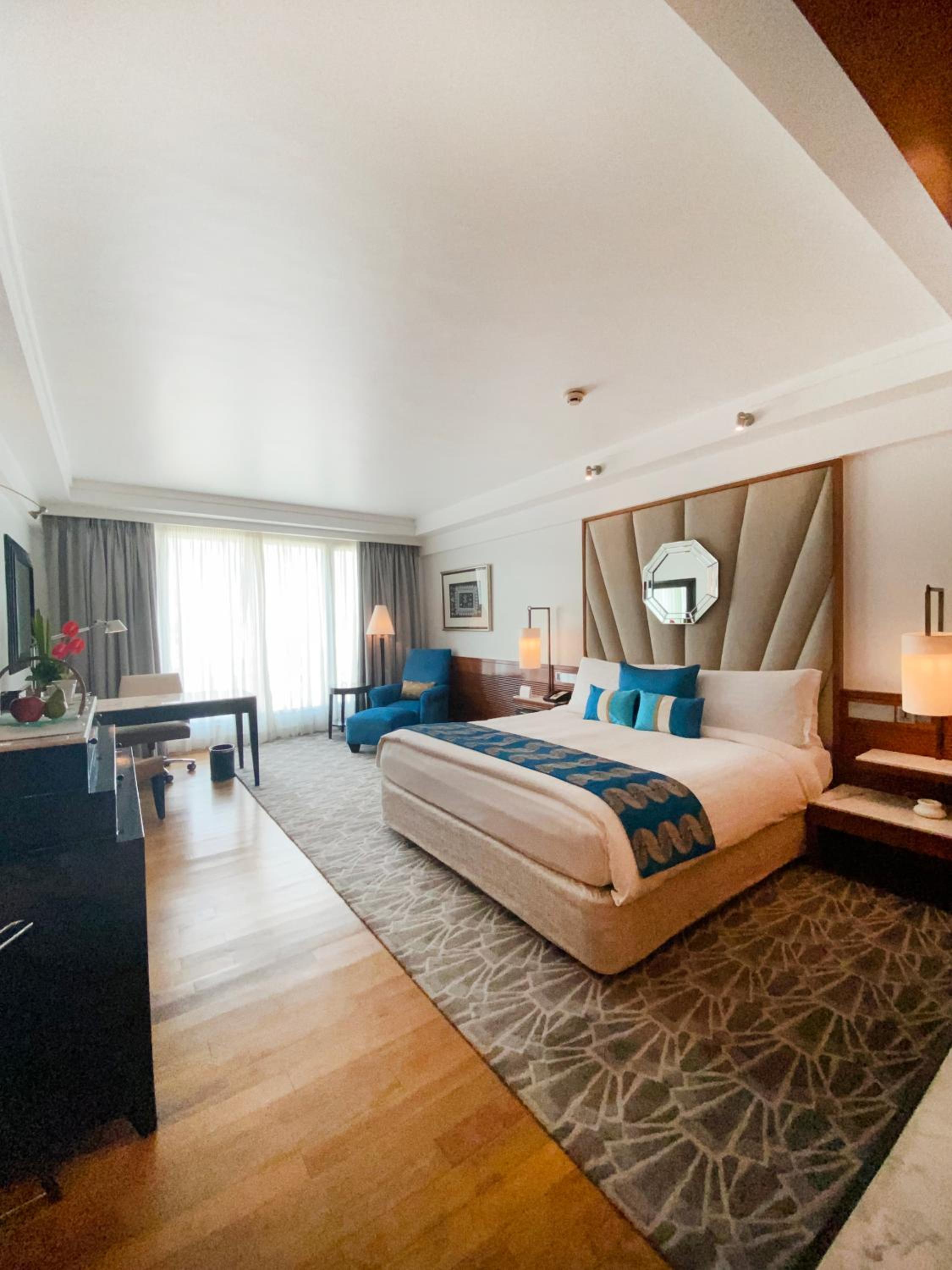 Classic King Room with Bay View - Photo 1