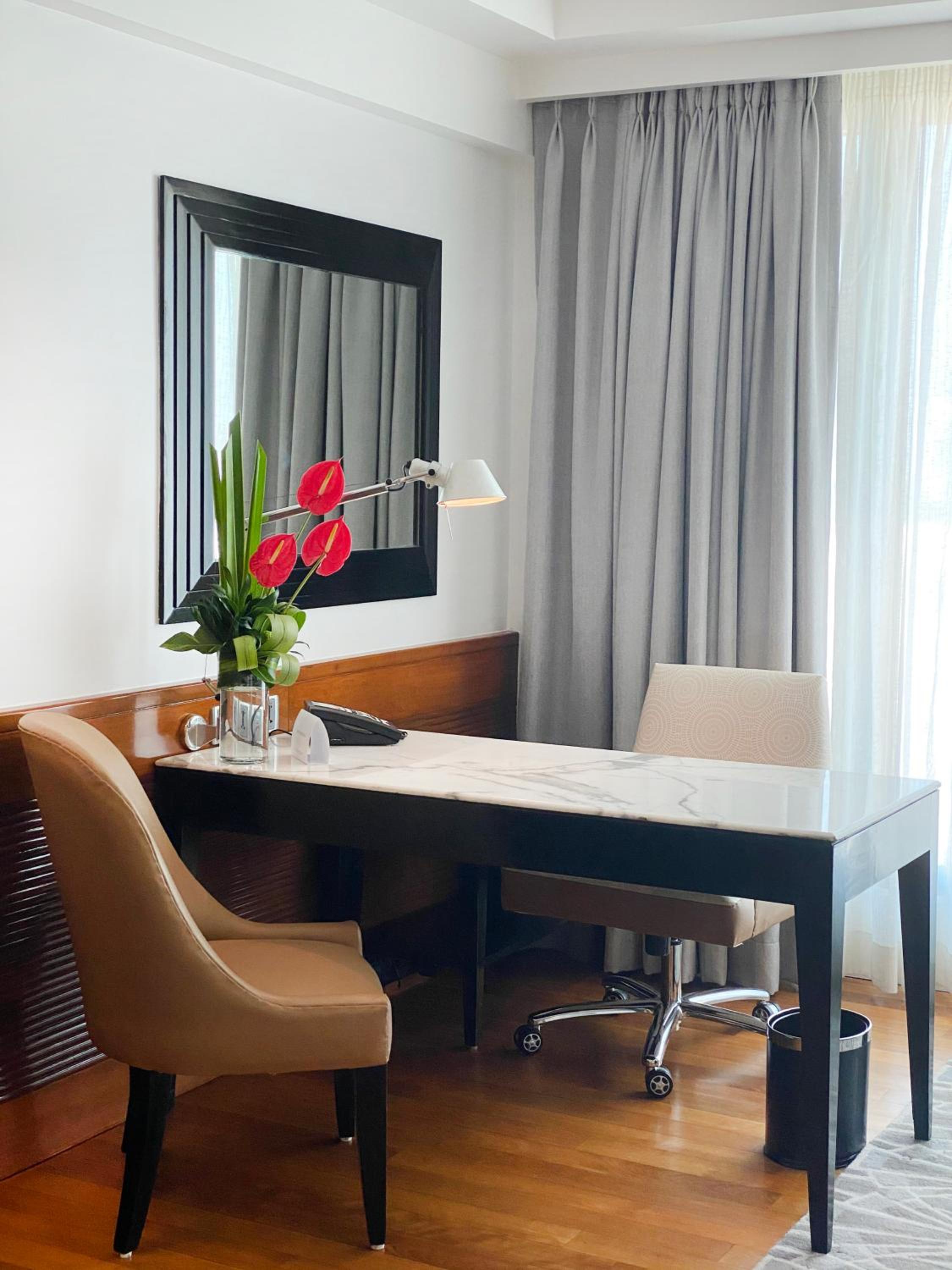 Premium King Room with Sea View - Photo 20