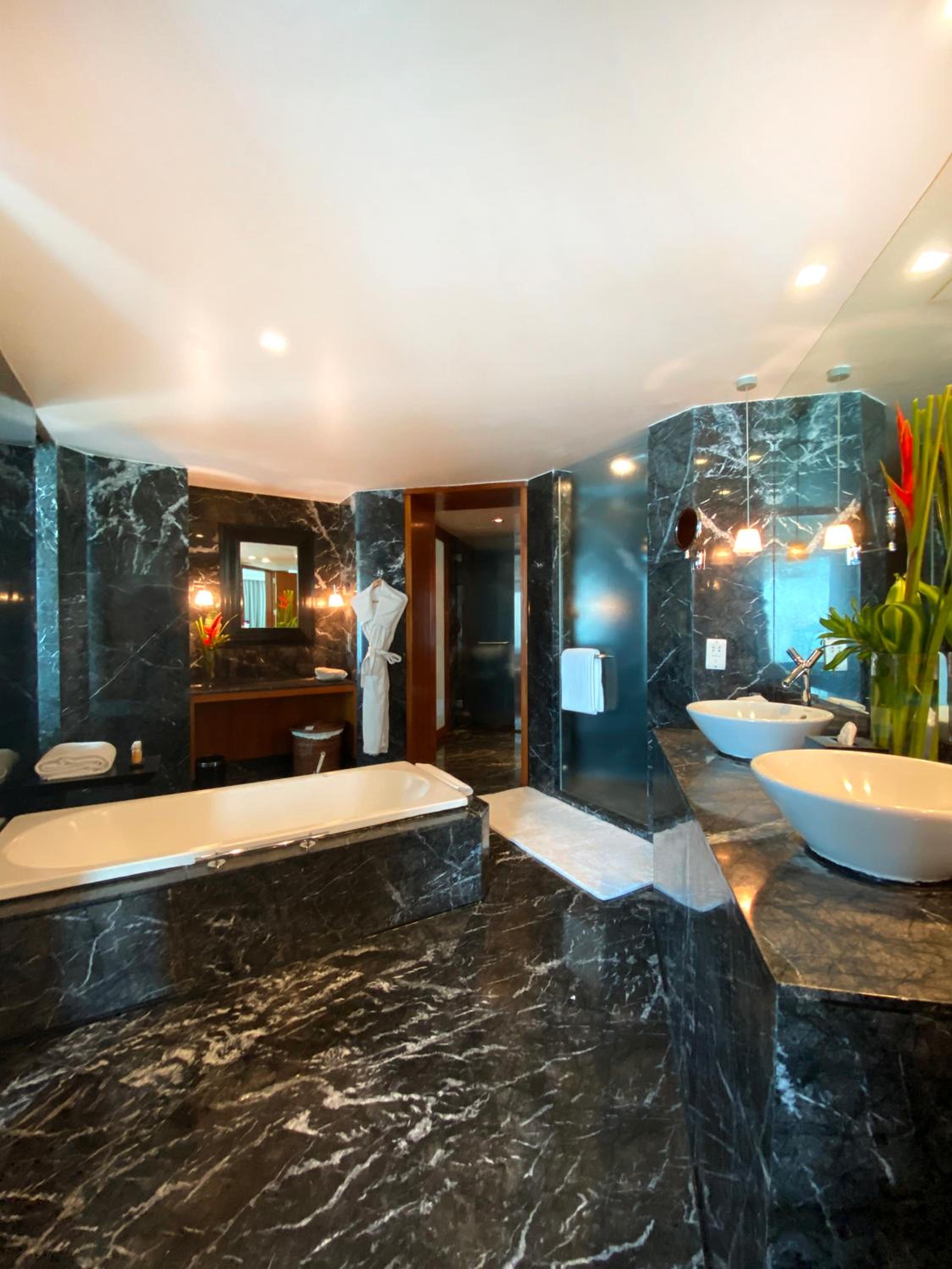 One-Bedroom Suite with Sea View - Photo 14