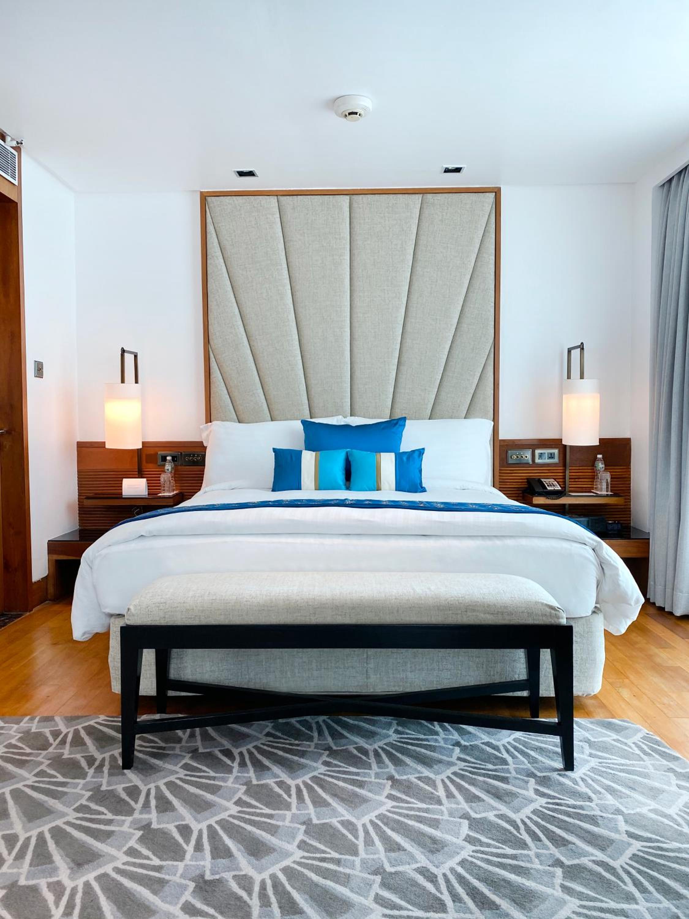Classic King Room with Bay View - Photo 2