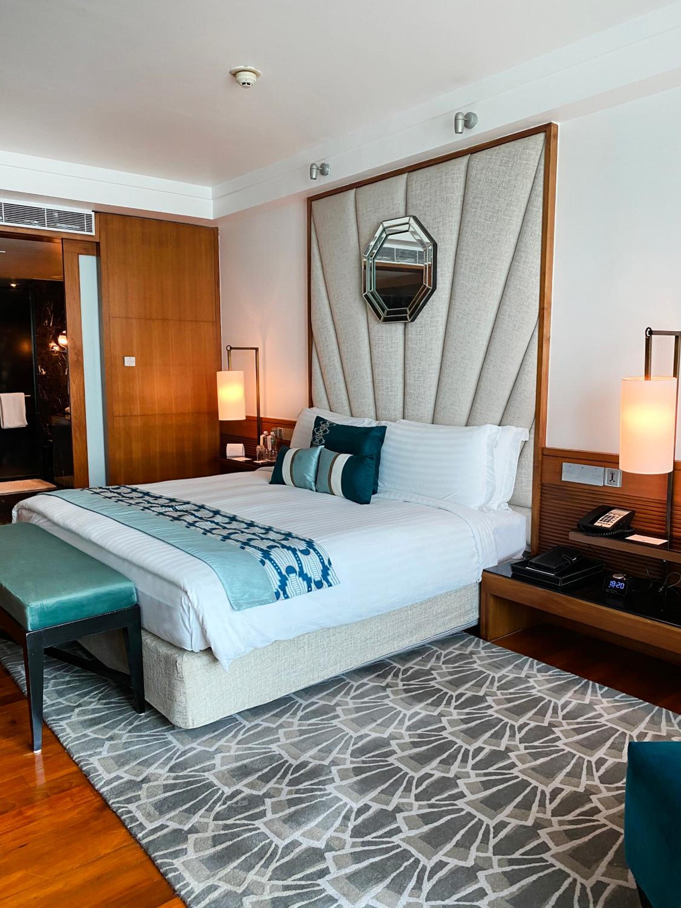 Luxury Suite - Photo 19