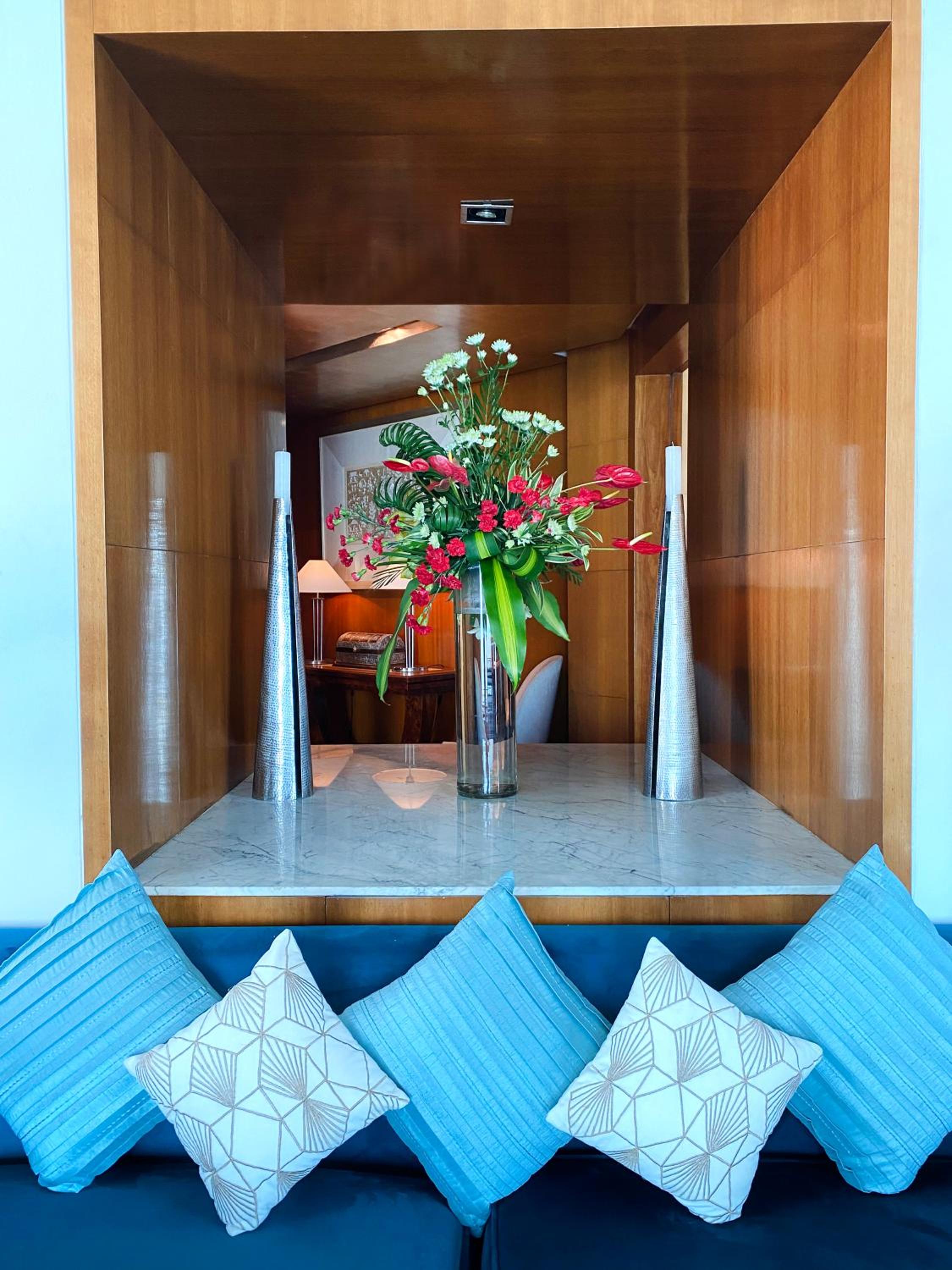 Luxury Suite - Photo 17