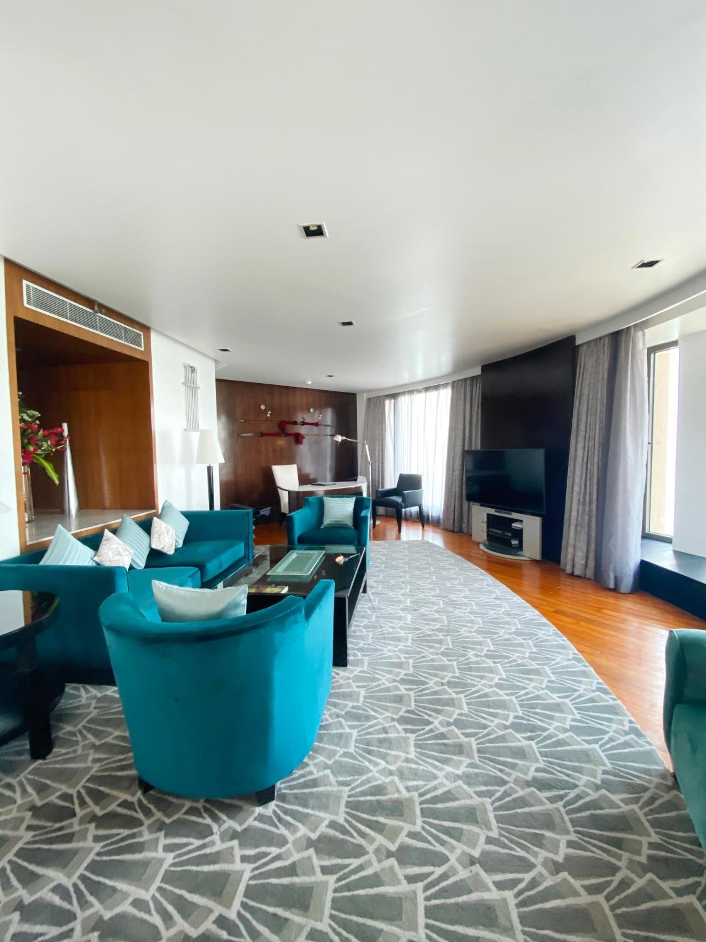 Luxury Suite - Photo 18