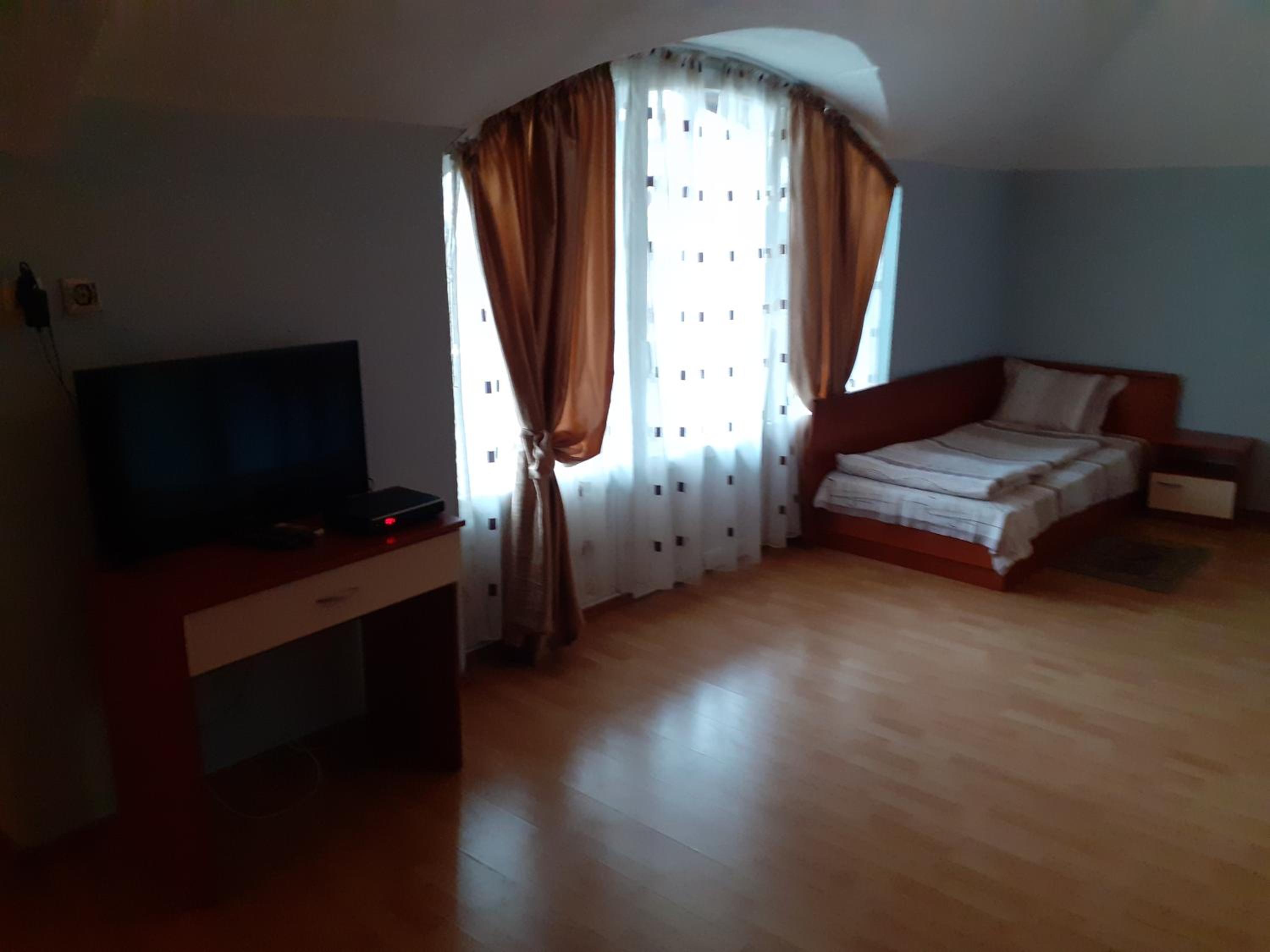 Apartment with Terrace - Photo 4