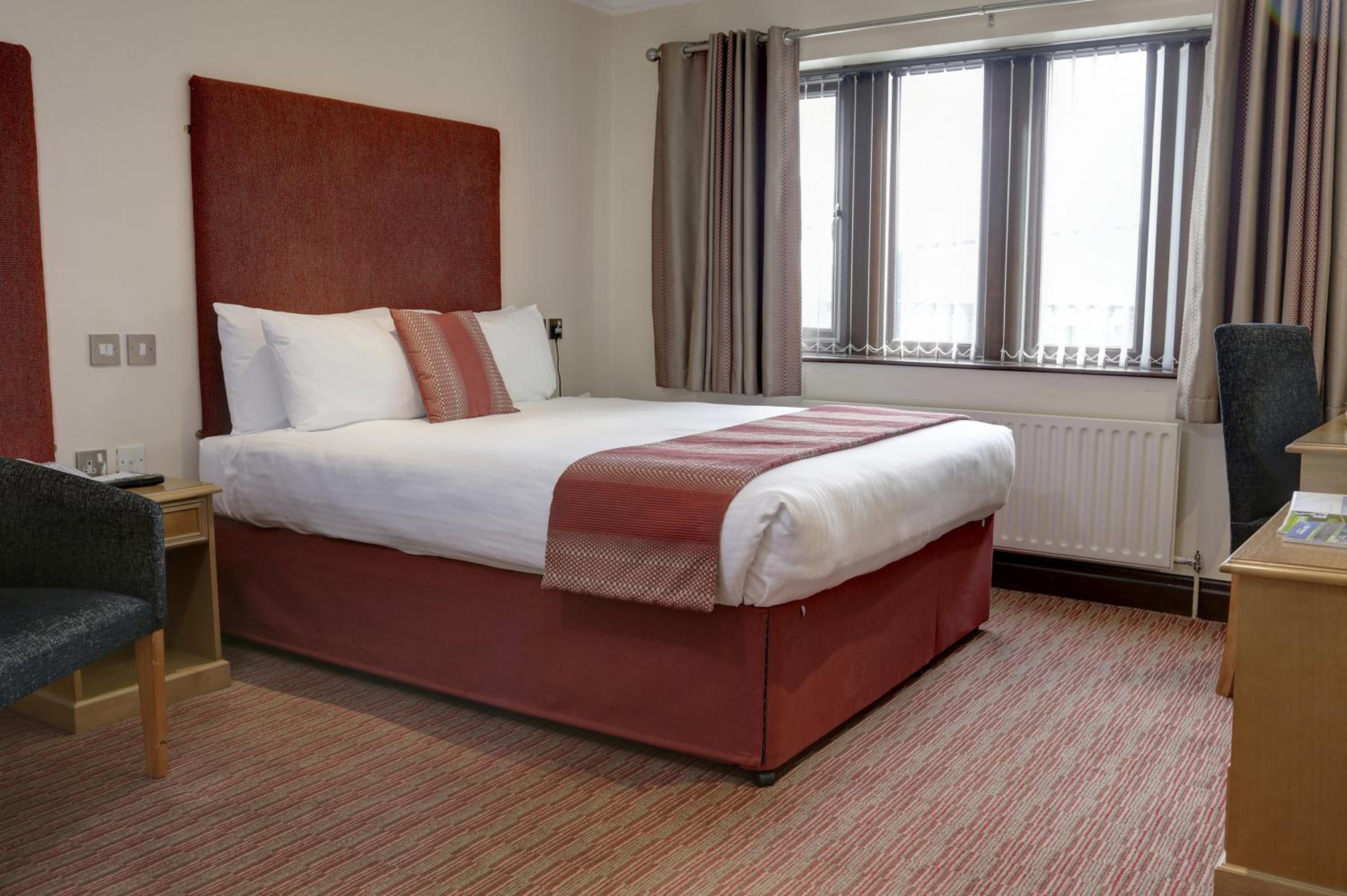Standard King Room with Extra Bed - Non-Smoking - Photo 1