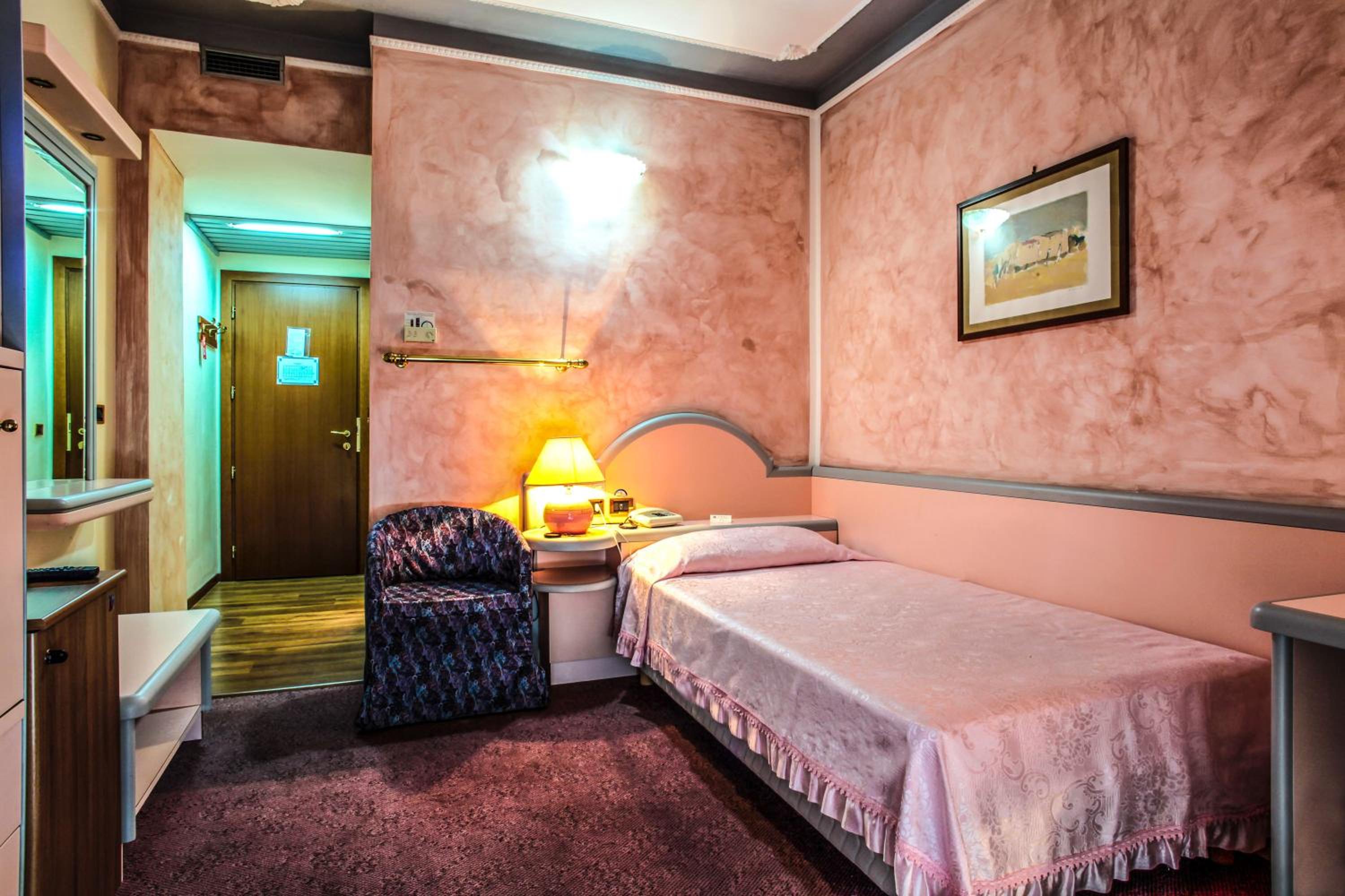 Standard Triple Room photo 3