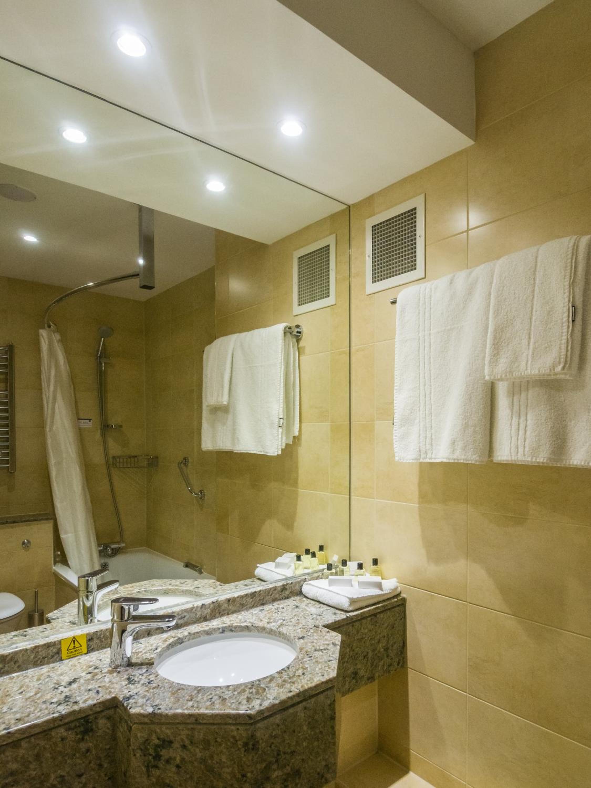 Classic Double Room with Bath