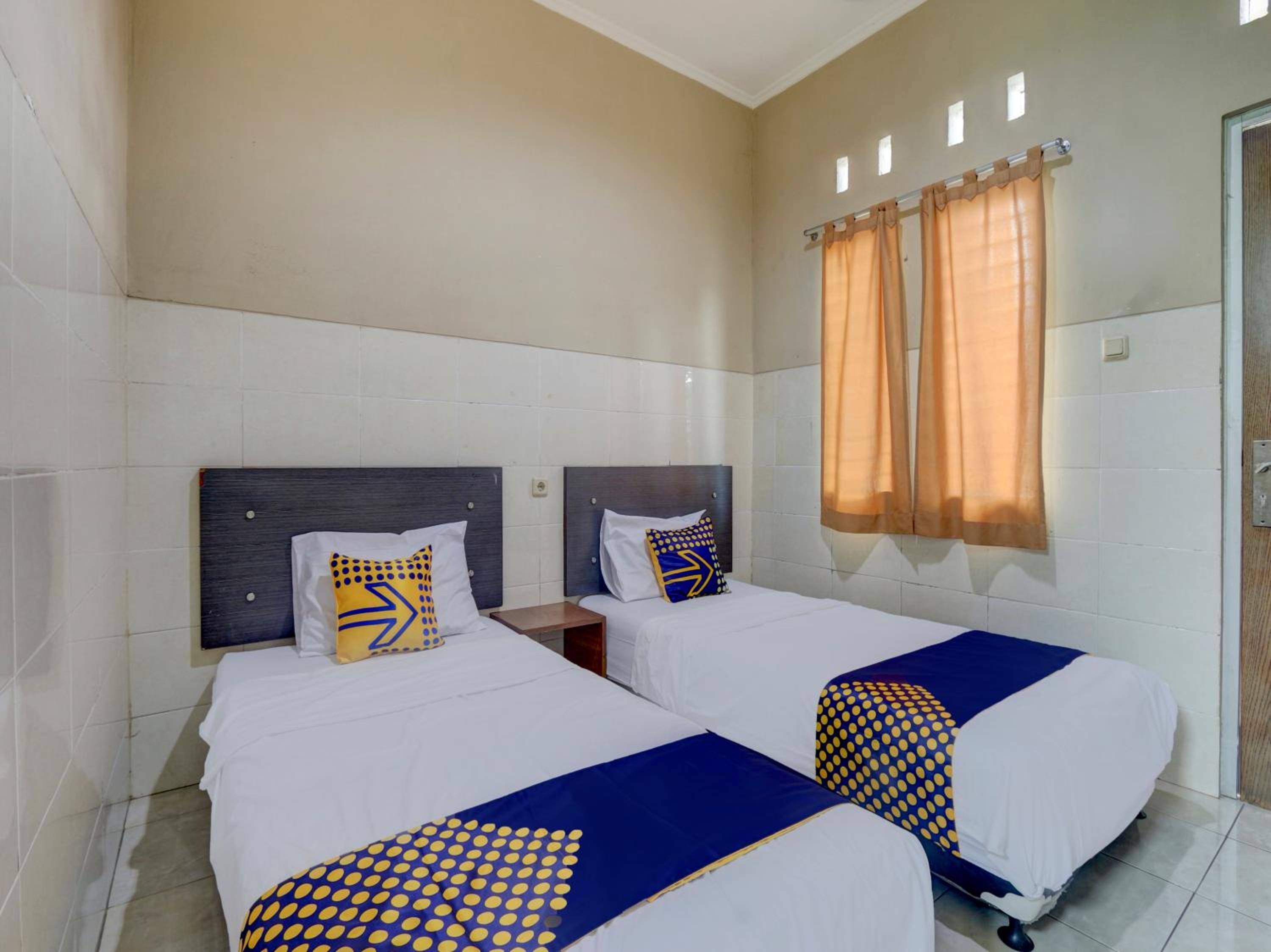 Economy Twin Room photo 1