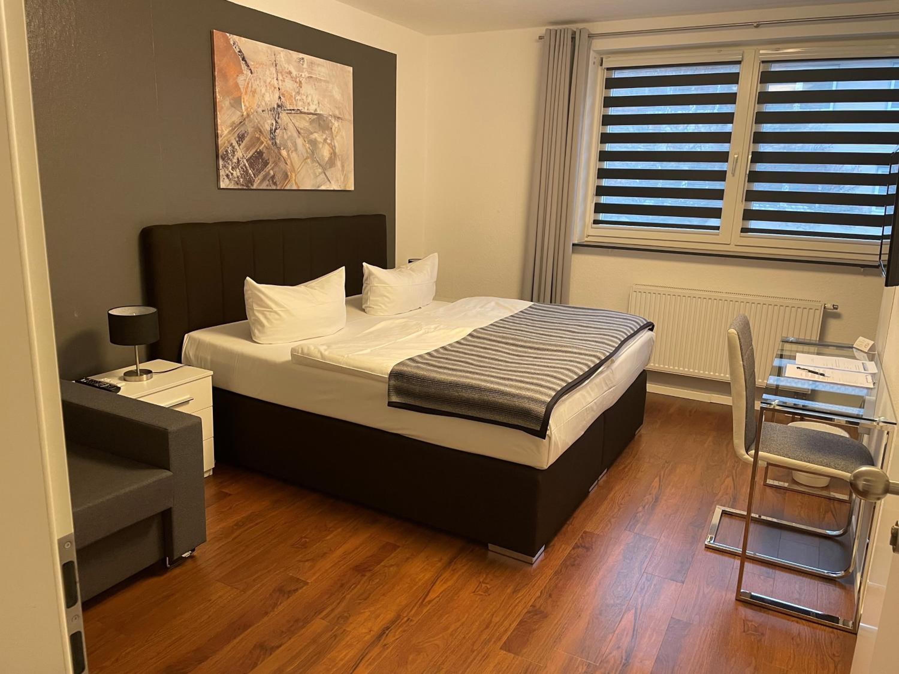 Double Room - Photo 8