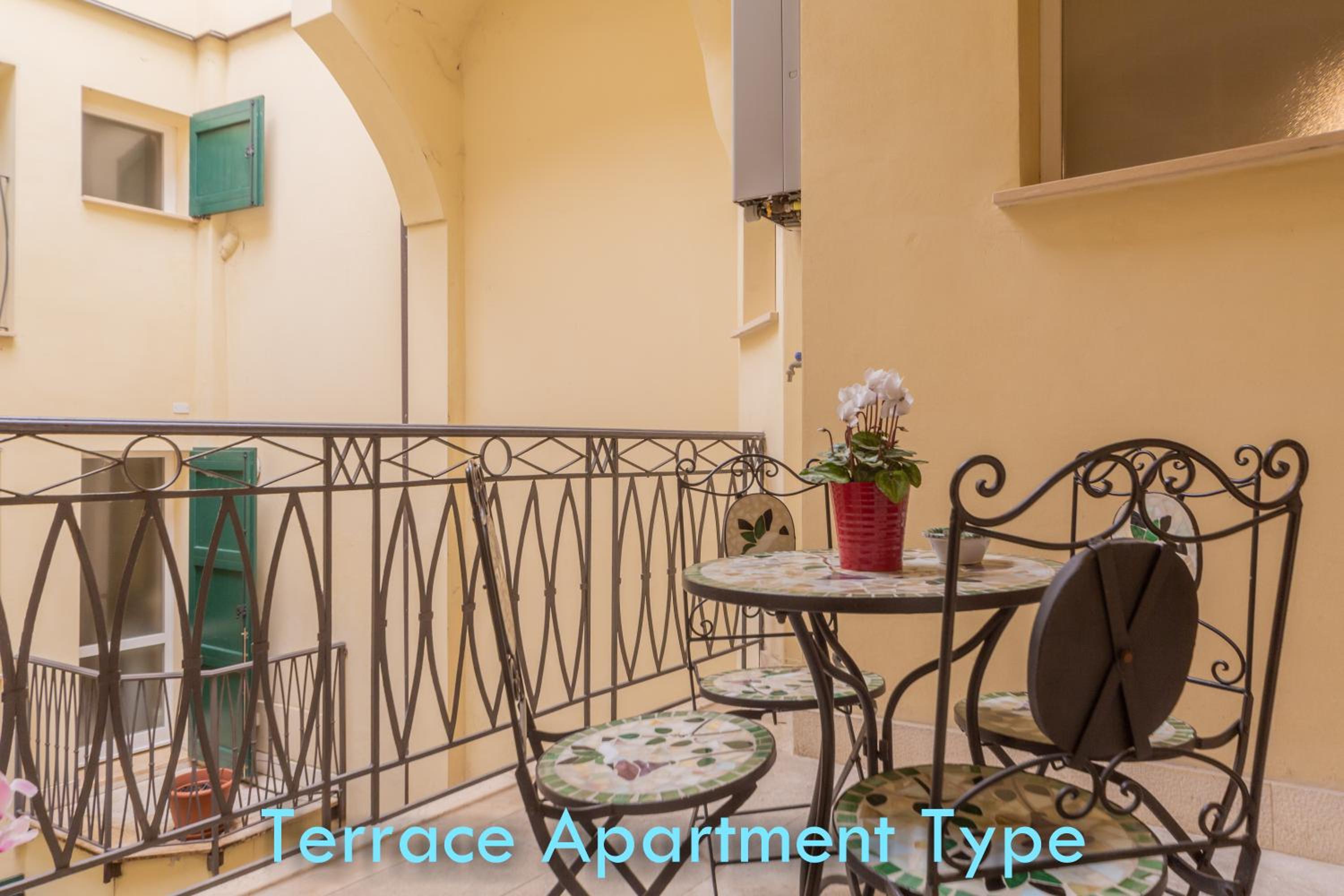 Apartment with Balcony and Elevator