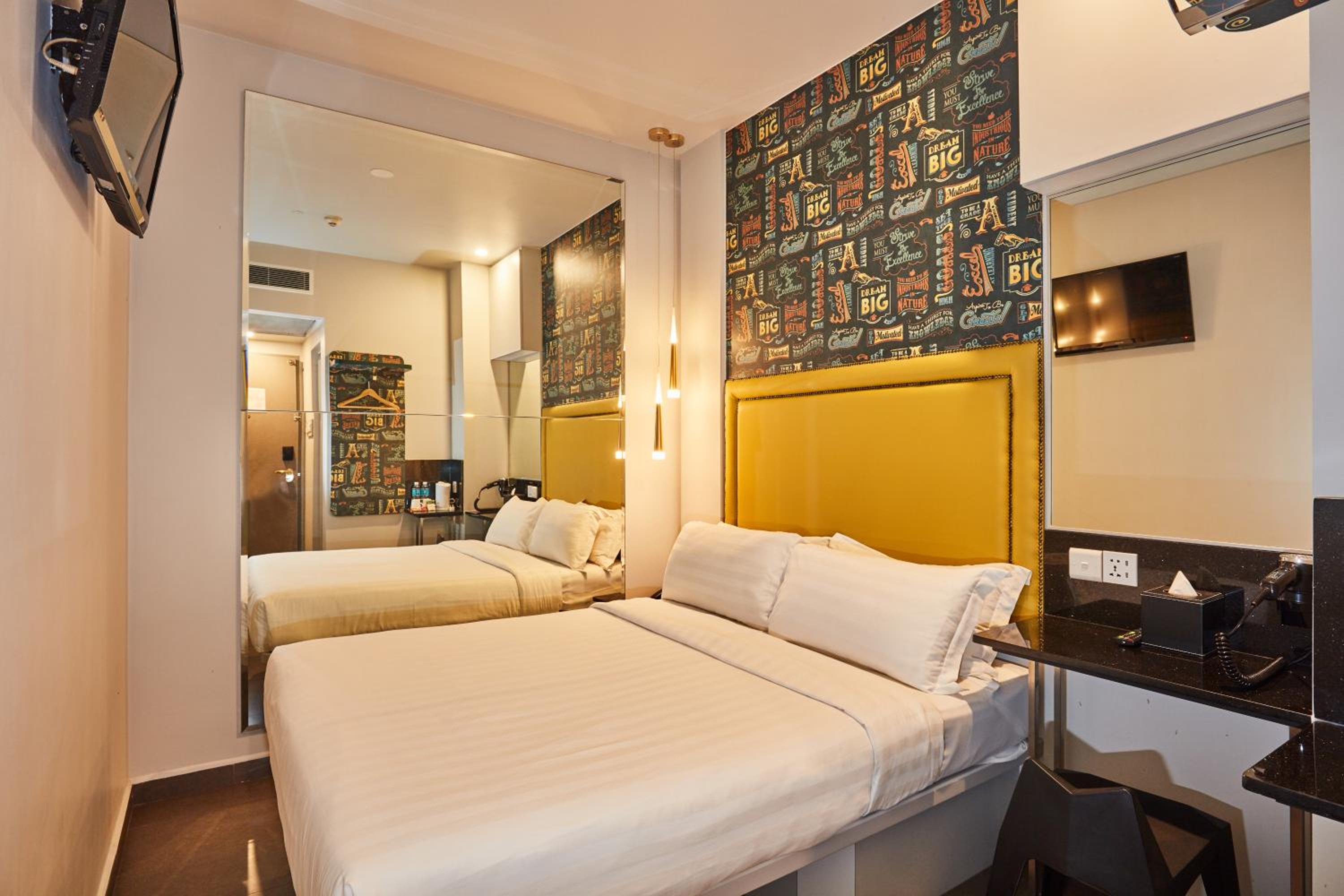 Standard Theme Room with One Double Bed (No Window) photo 2