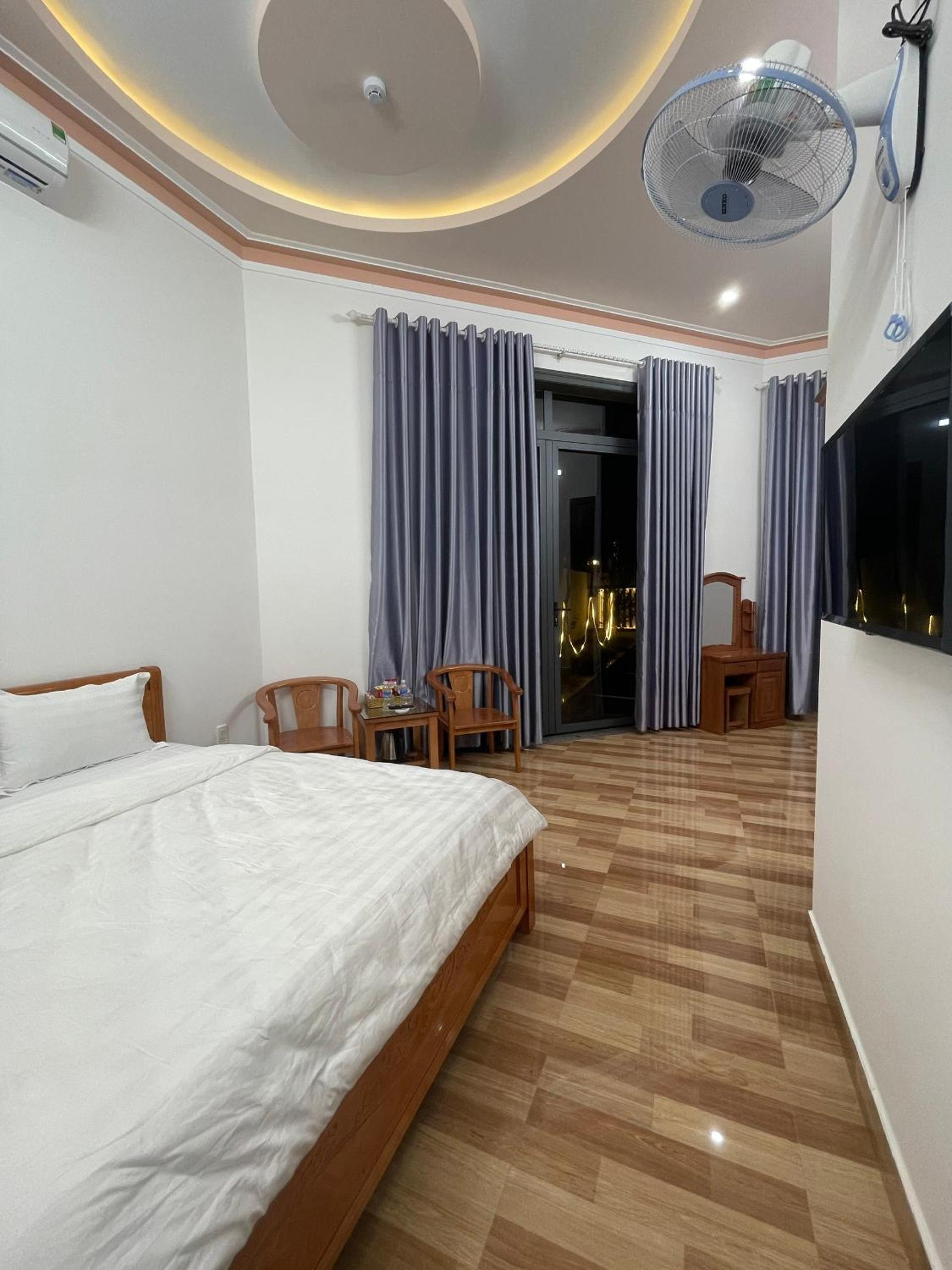 Deluxe King Room photo 2