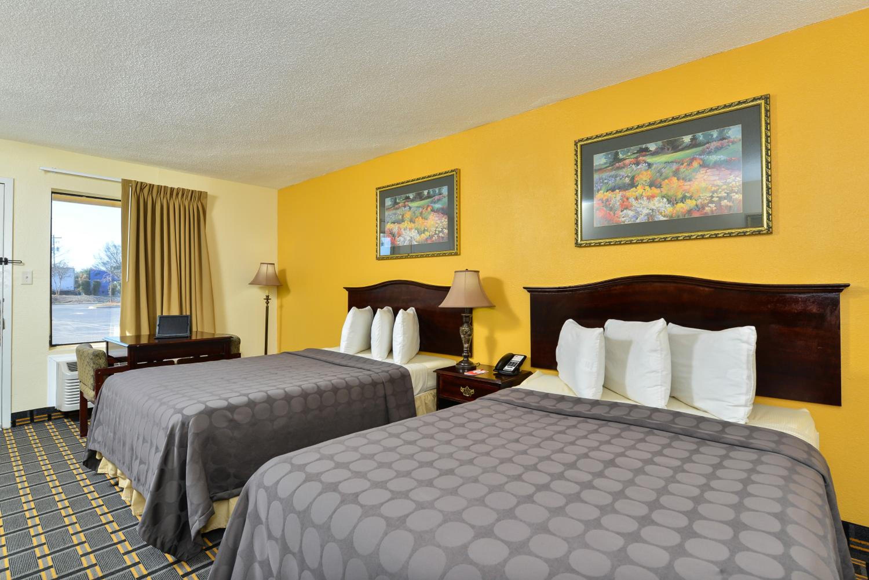 Double Room with Two Double Beds - Smoking photo 1
