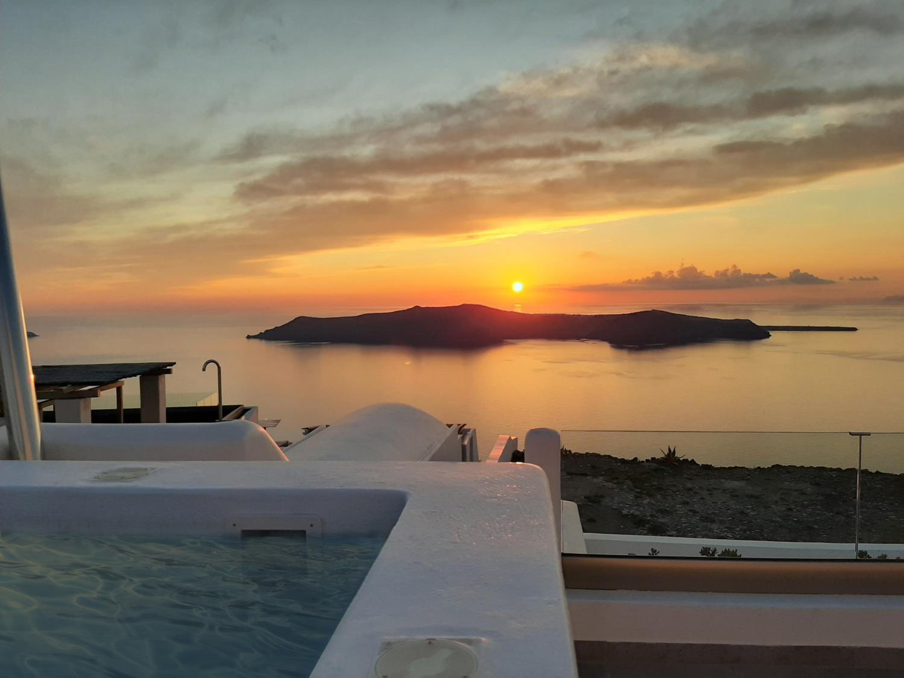 Deluxe Suite with outdoor heated Jacuzzi - Photo 51