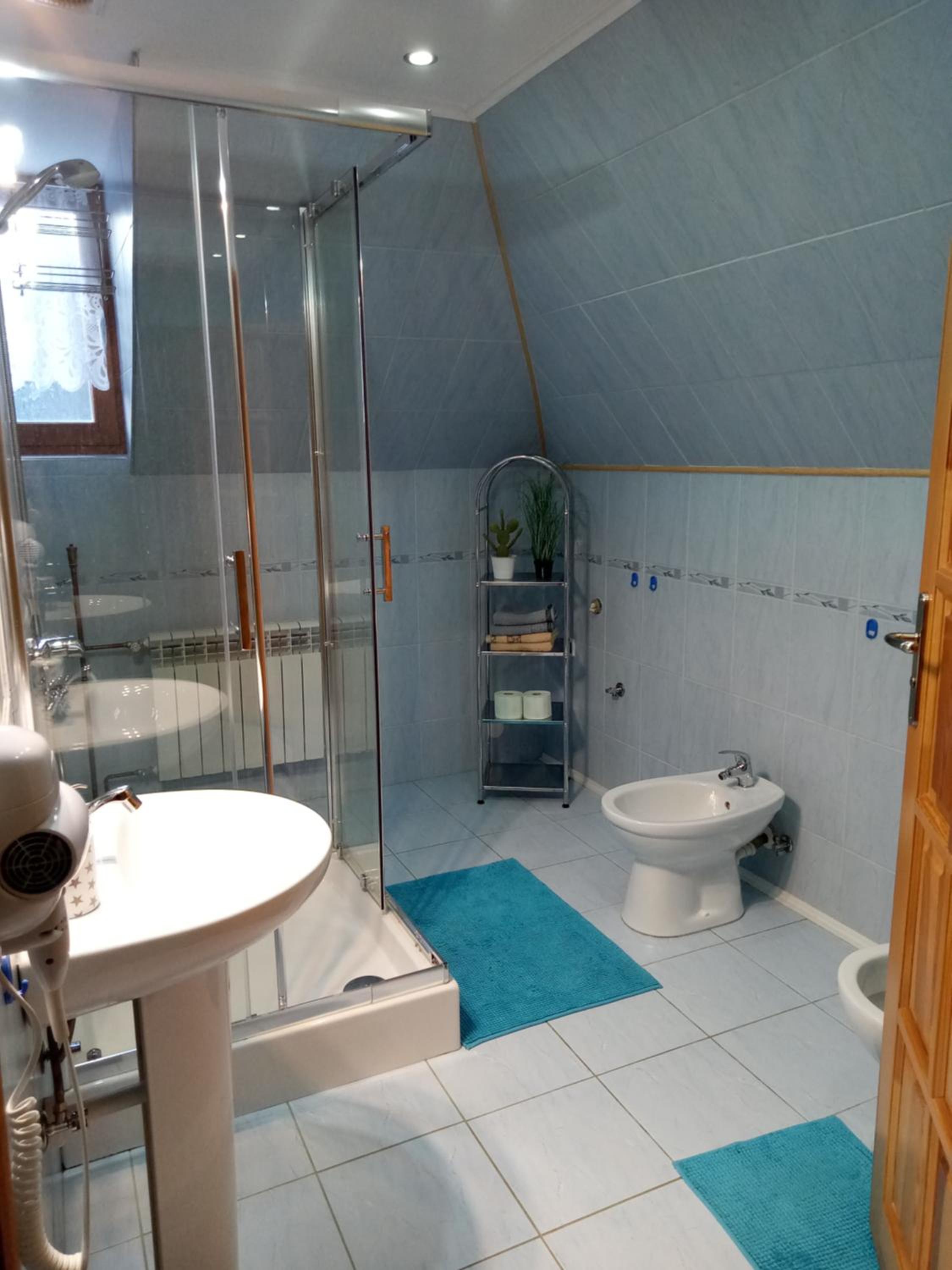 6-Bed Mixed Dormitory Room photo 2