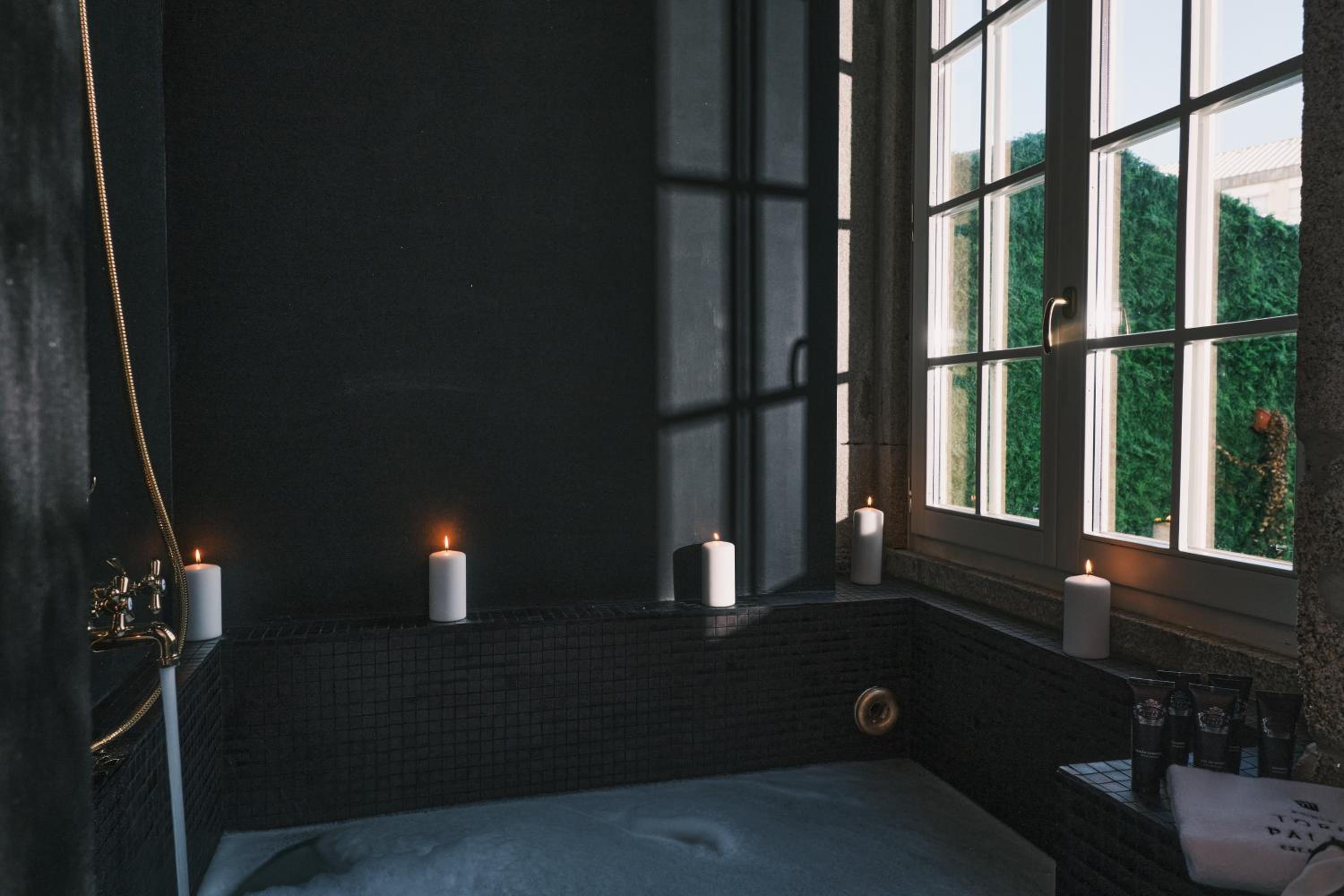 Deluxe Suite - Photo 2