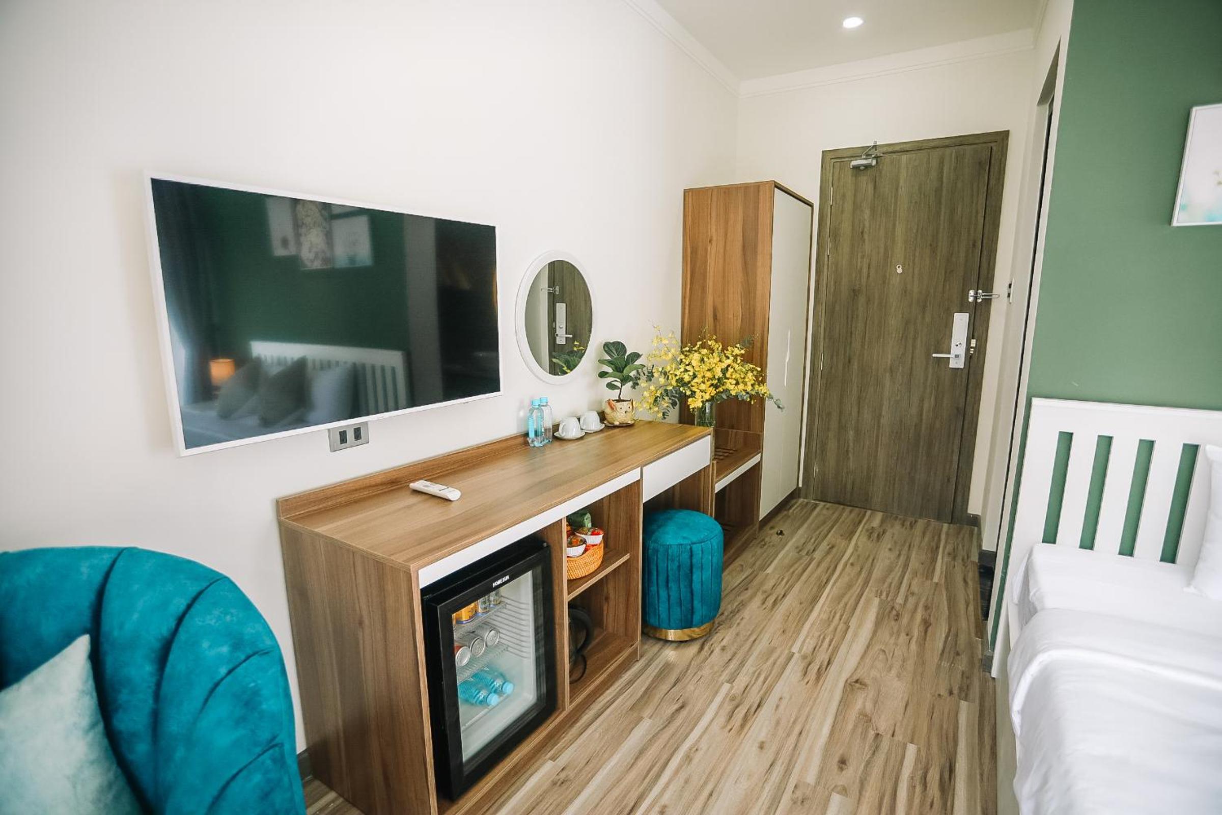 King Room with Balcony - Photo 2