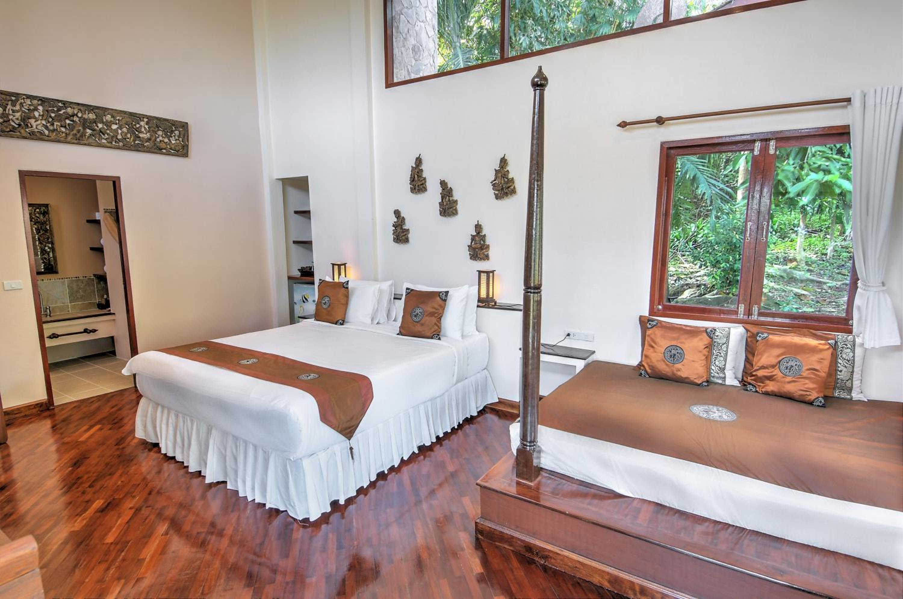 King Bed Bungalow with Pool View - Photo 5
