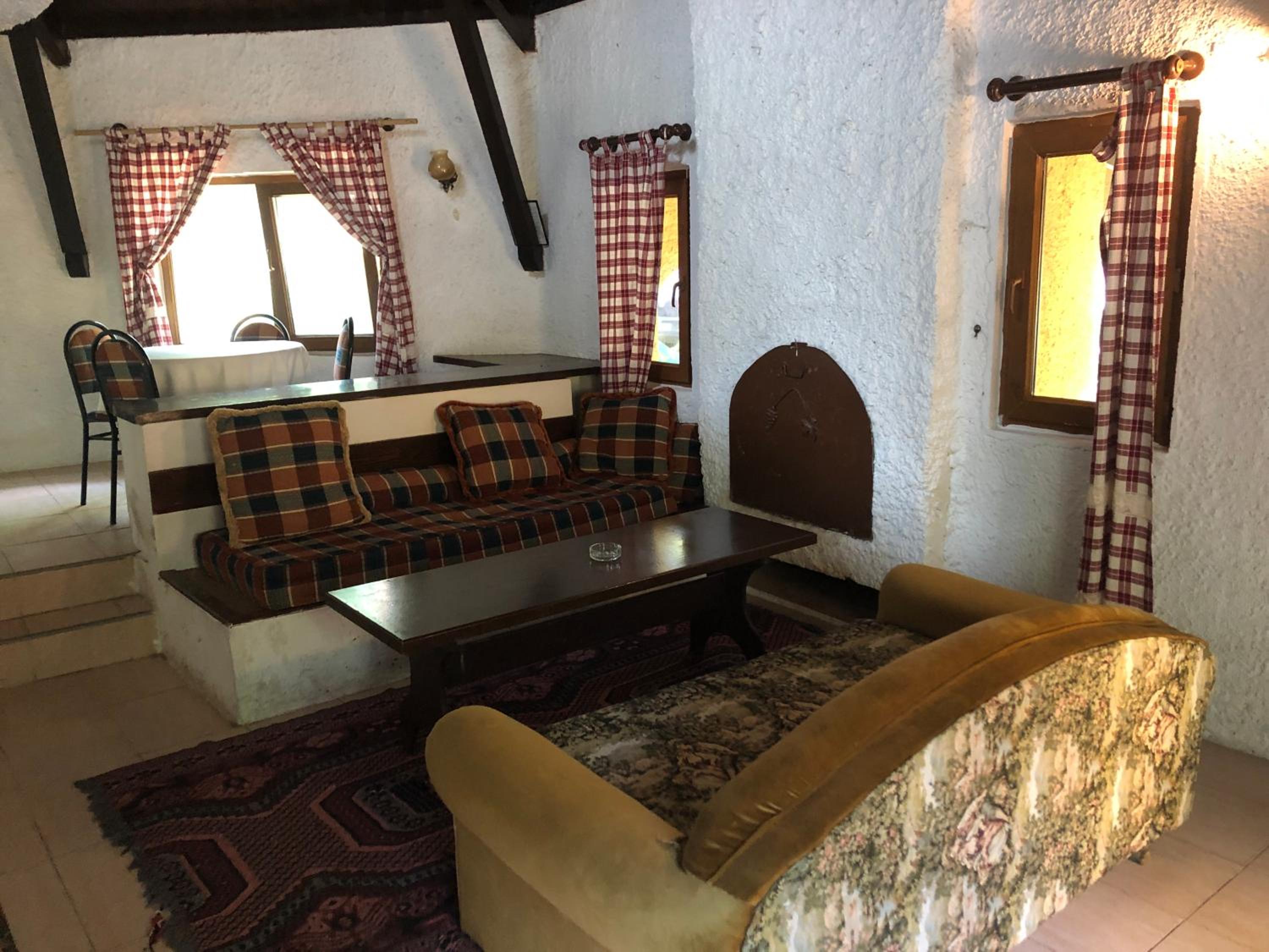 Villa - Photo 1