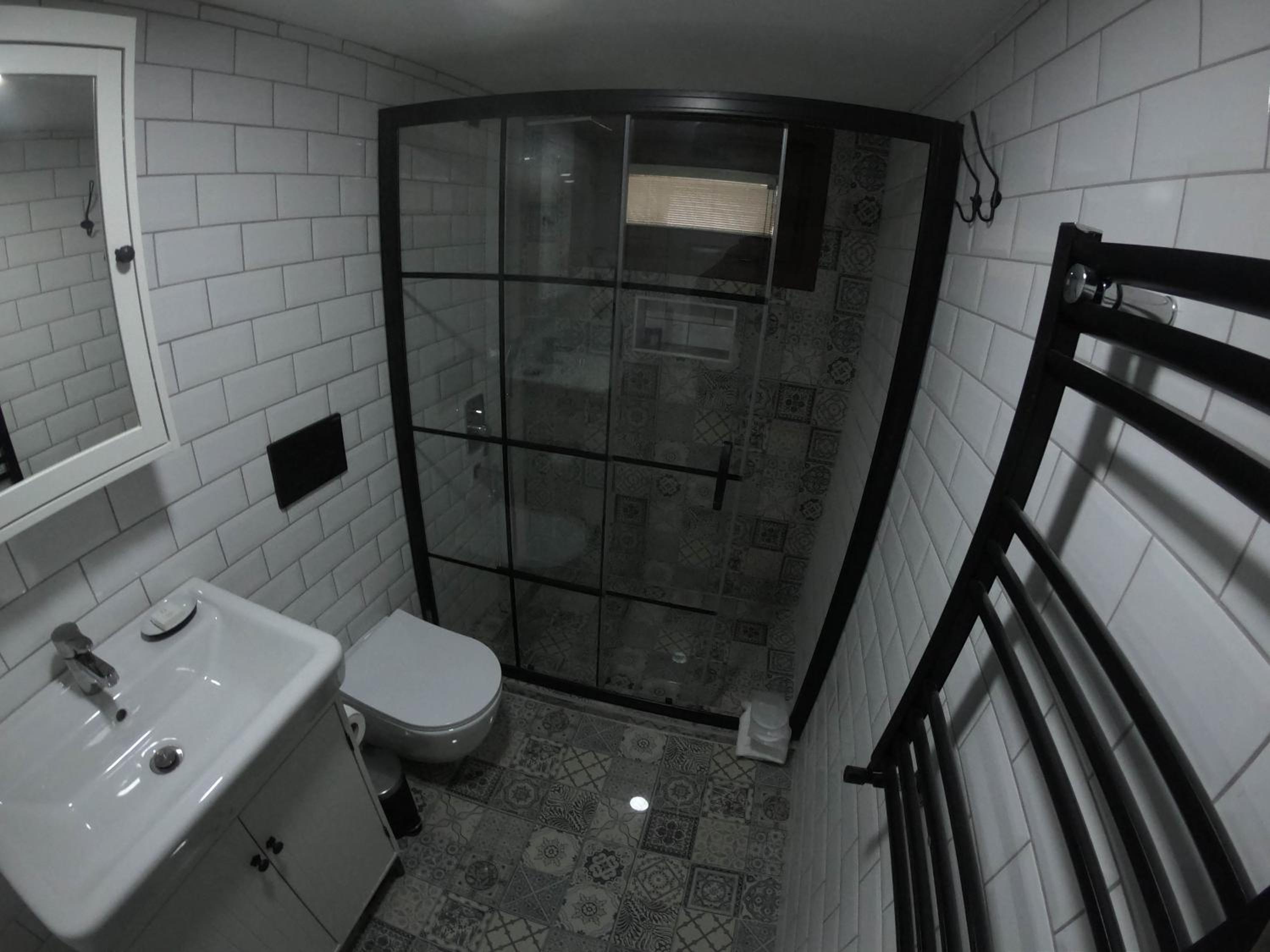Deluxe Quadruple Room - Photo 21