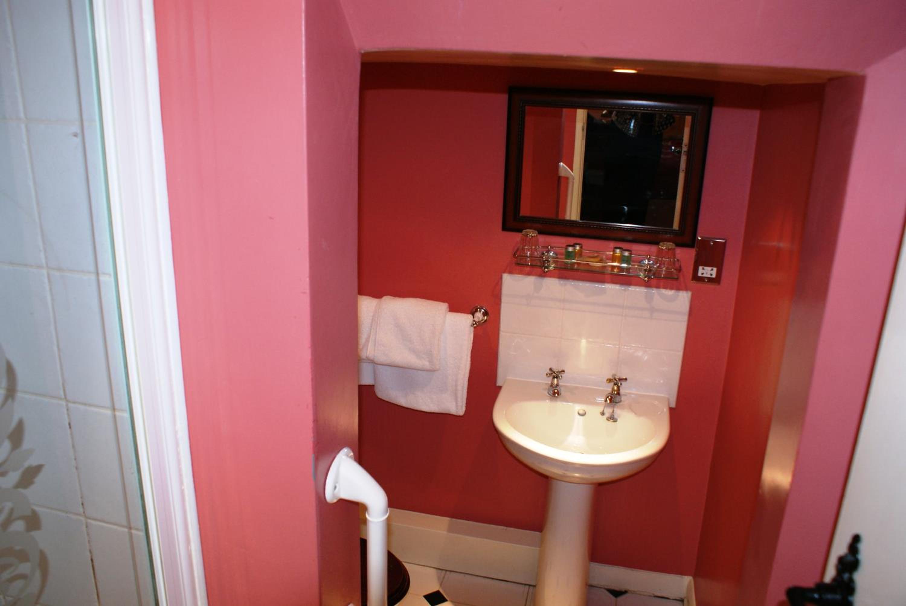 Double Room - Photo 16