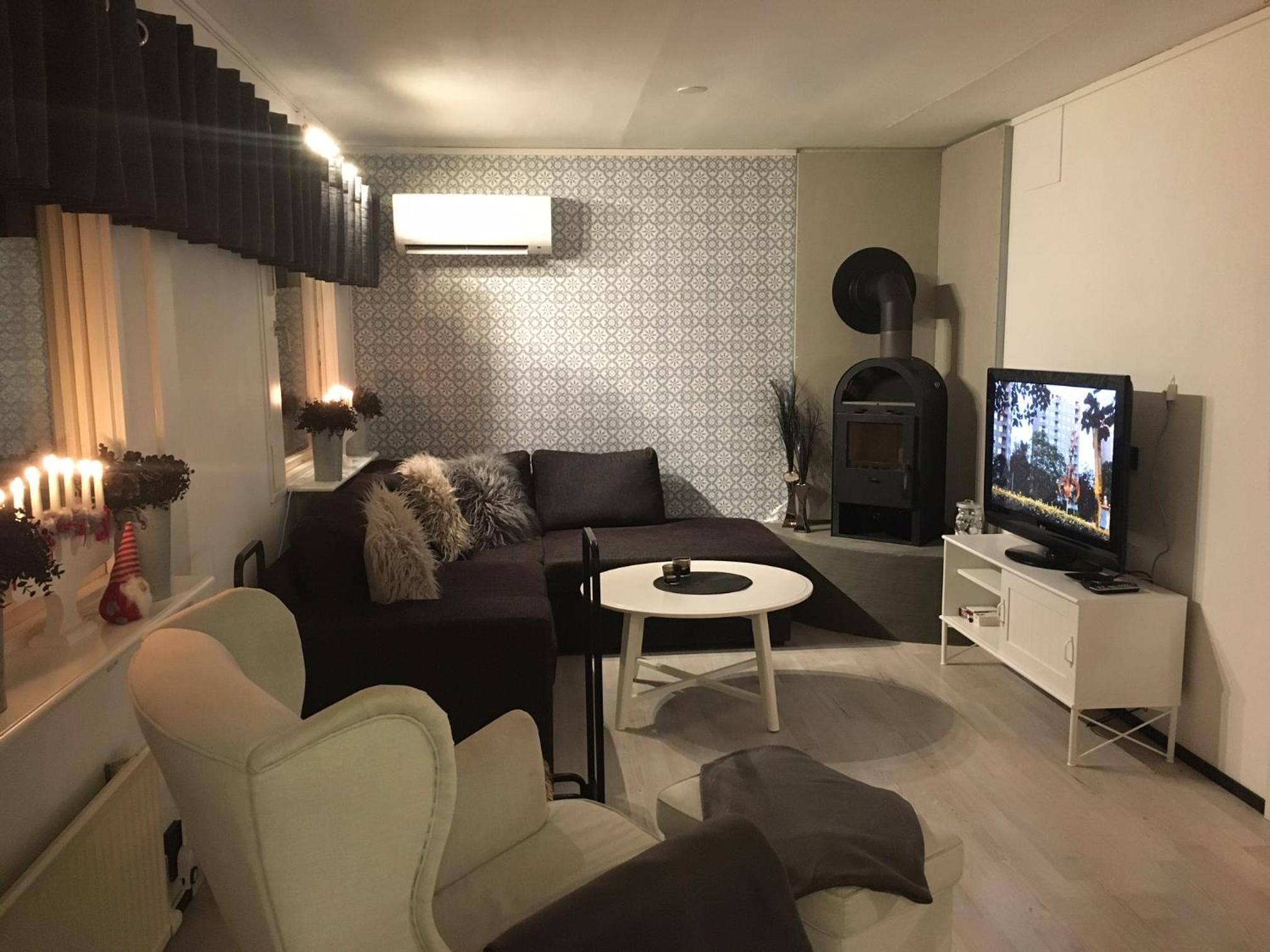 Three-Bedroom House - Photo 5