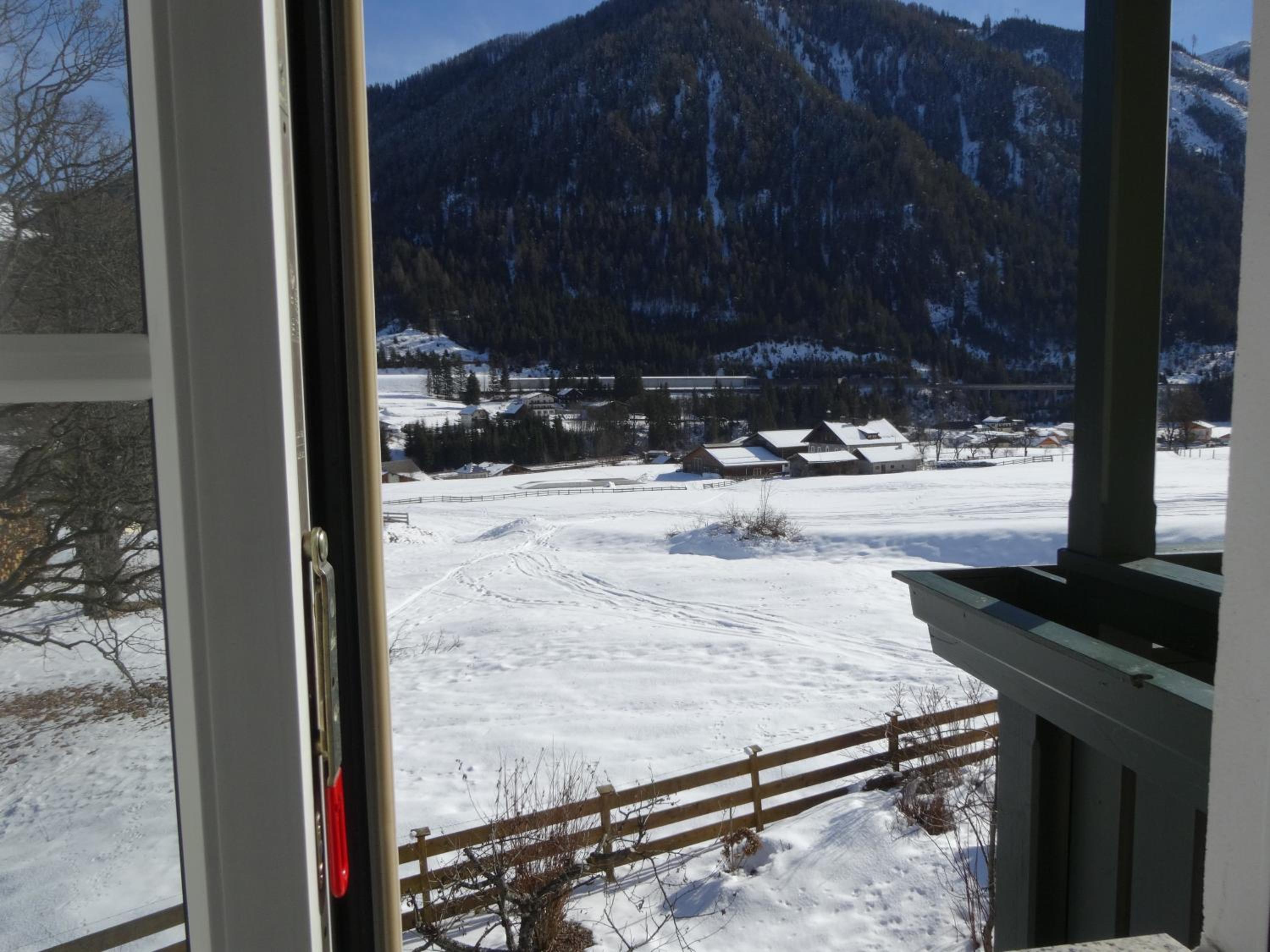 One-Bedroom Apartment with Balcony photo 3